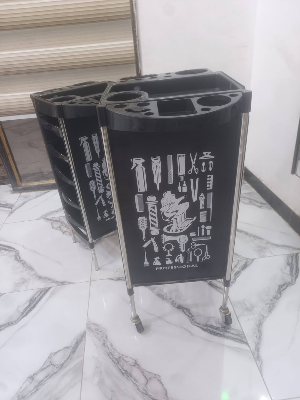 غراض حلاقه للبيع استعمال شهرين انظف من الصوره ابيعن شلع السعر خاص الموشراي لا يطب على الخاص رجاء مكاني بابل قرب المحكمه الجديده الاستفسار***********
