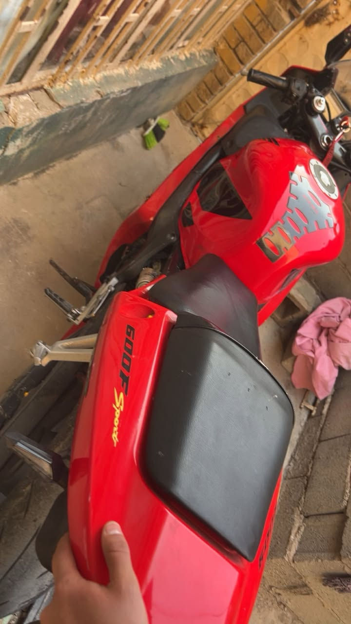 السلام عليكم امفوراي 2006 دراجه نضيفه وخير من الله مكينه 600 كير ومكينه مكفولات من الفتح ومن كلشي  سبانه ممخلين عليهن كشر نضيف دراجه كلش نضيفه العنوان بلديات رقم التليفون *********** السعر 27وبيها مجال
