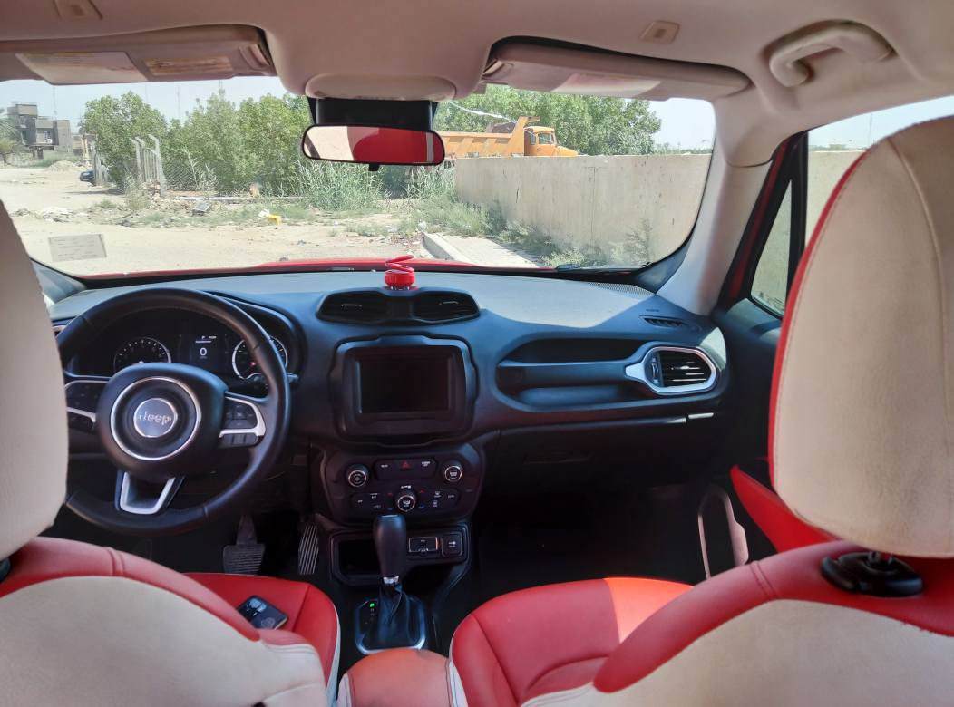 🚗 للبيع Jeep Renegade 2018 🚗
🔹 الموديل:  فئة لاتتيود تو ويل2018
🔹 الممشى:  79الف ميل__     128,000 كم
🔹 سنوية مسجلة باسمي
🔹 سيارة وارد امريكي نظيفة جداً من الداخل والخارج وحادثها بابين عكس السايق
🔹 التبريد ثلج ❄️
🔹 جميع الأغراض والملحقات كاملة وموجودة
💰 السعر: 125 ورقة وبيهة مجال بسيط للطيبين
🤝 ويوجد مجال بسيط  للطيبين إن شاء الله.
للاستفسار أو المعاينة يرجى التواصل على الخاص أو الاتصال.
مكان السيارة بابل/الاسكندرية
رقم وتساب(*********** حلة, بابل
