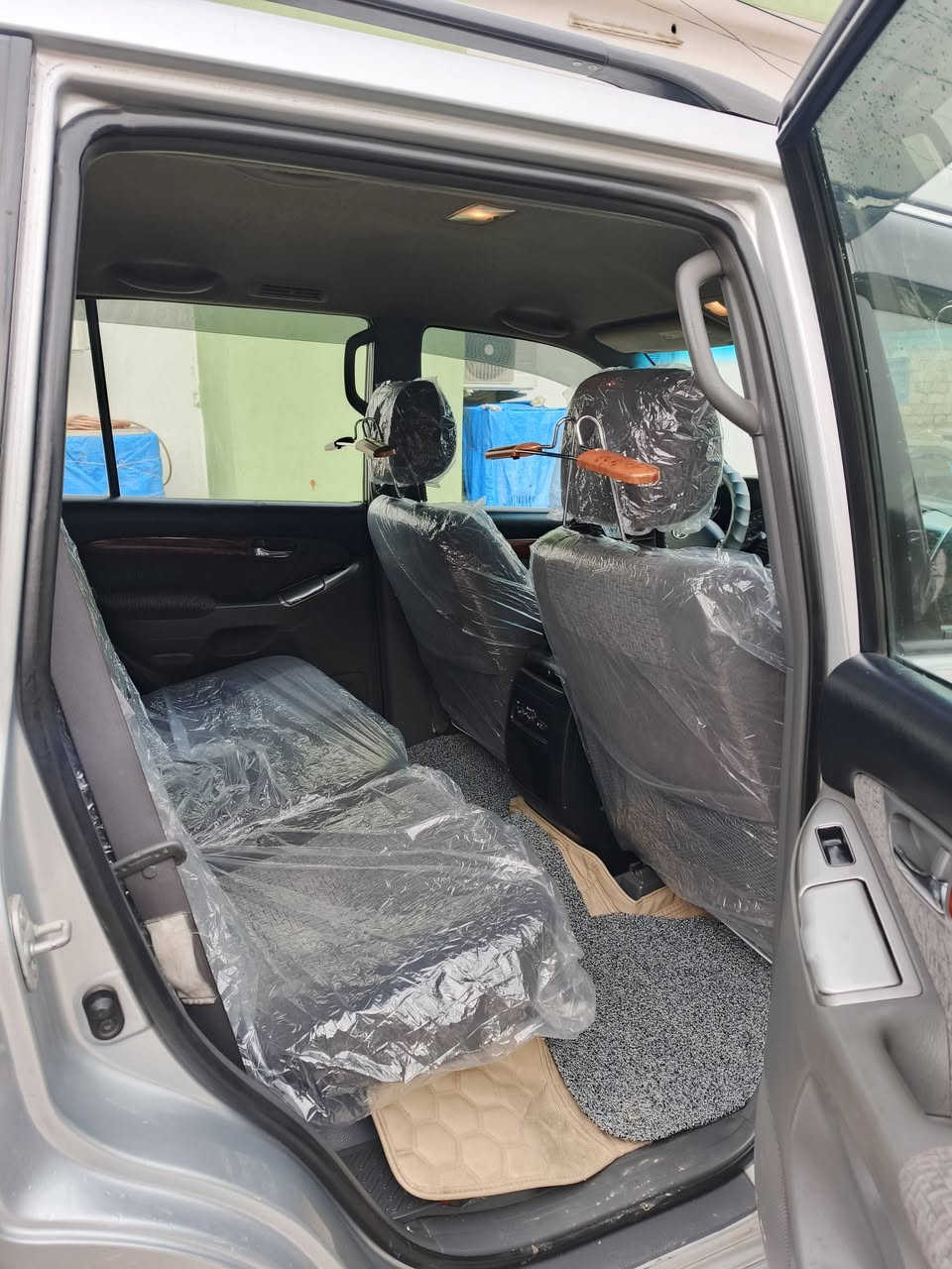 السلام عليكم للبيع برادو موديل 2008 سعودي محسن حجم المحرك 4بستن ماشيه 177حقيفي كير اوتوماتيك ٧راكب ٣قطع تبريد دبل اكسن مرايات شفط بدون صبغ بدون ضربه بدون جراد  بشرط رقم سليمانيه بسمي شرط التحويل سياره جاهزه من كلشي ماتصرف عليها الف دينار السياره مال بيت حيل نضيفه سبير تعليك بدون اي ملاحظات رقم موبايل السعر اتصال ***********// //***********
