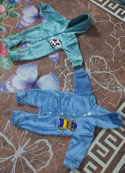 اوفر قديفه وفرو جديد 
من سنه الا سنتين 
القائم حصيبه حي الجمعيه قرب المستوصف 
***********
