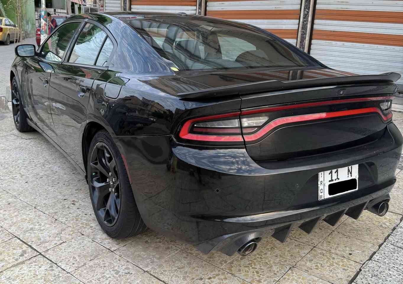 السلام عليكم
جارجر بلاك توب  (موديل 2020)  أصل 

حادثها قبغ جنطة والجاملغ الخلفي تصليح بدون گص  و بالسائق والخلفي كلير من امريكا فقط بدون ايرباك والسونار بالمنشور 

‎لون اسود ملكي
‎ 
فول مواصفات عدا الفتحه

‎سياره جديده اي نقص ما بيهه ابد

تخم تاير جديد 

داخلها  اسود كشنات مخمل
 
 
سيارة ماشيه  100 mi

‎سياره جديده بمعنى الكلمه

‎رقم بغداد تحويل ثاني يوم
كلشي جديد هزه و رقم جديد

‎المحرك : V6. 3.6L .

‎المواصفات :

*   جناح خلفي 

*   مصابيح أمامية زنون .

*   كشافات الضباب زنون .

*   المصابيح الأمامية LED .

*   حساسات خلفية

*   شاشه وسط مع نظام

* ⁠ملاحة نفكيشن GPS .

*   سستم صوت الپاين .

*   مقاعد أمامية كهربائية 

*   تشغيل عن بعد .

*   محدد سرعة .

*   تلفون بلوتوث .

*   كاميرا خلفية .

*   مرايا متحسسة للاضاءة العالية .

* ⁠هيتر بل مري

* ⁠ردارات جانبيه نقطه عمياء بل مري

*   دخول ذكي (بصمة))

* ⁠* ⁠مكان بغداد العبيدي

* ⁠السعر  196 وبيها مجال 

للاستفسار ***********
