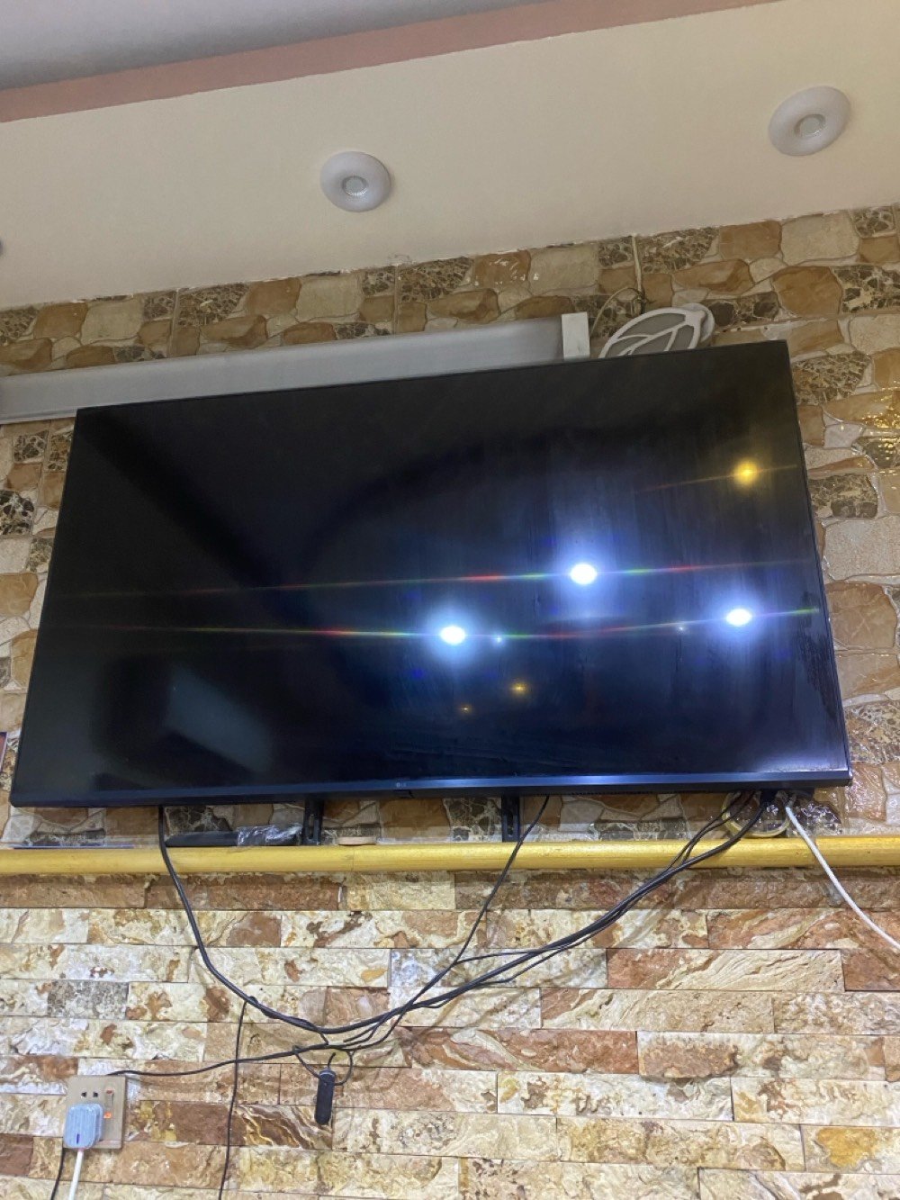 بلازمه LG 
جديد وجبيره حجم٥٥ نضيفه كلش هاي حطيتها لا شايلينه ولا شي ومافاتحينه ابداً مشتريها مليون وشويه سعر ٧٠٠ الف 
مكاني الشعب ثعالبه شراي خاص مستعجله عليه