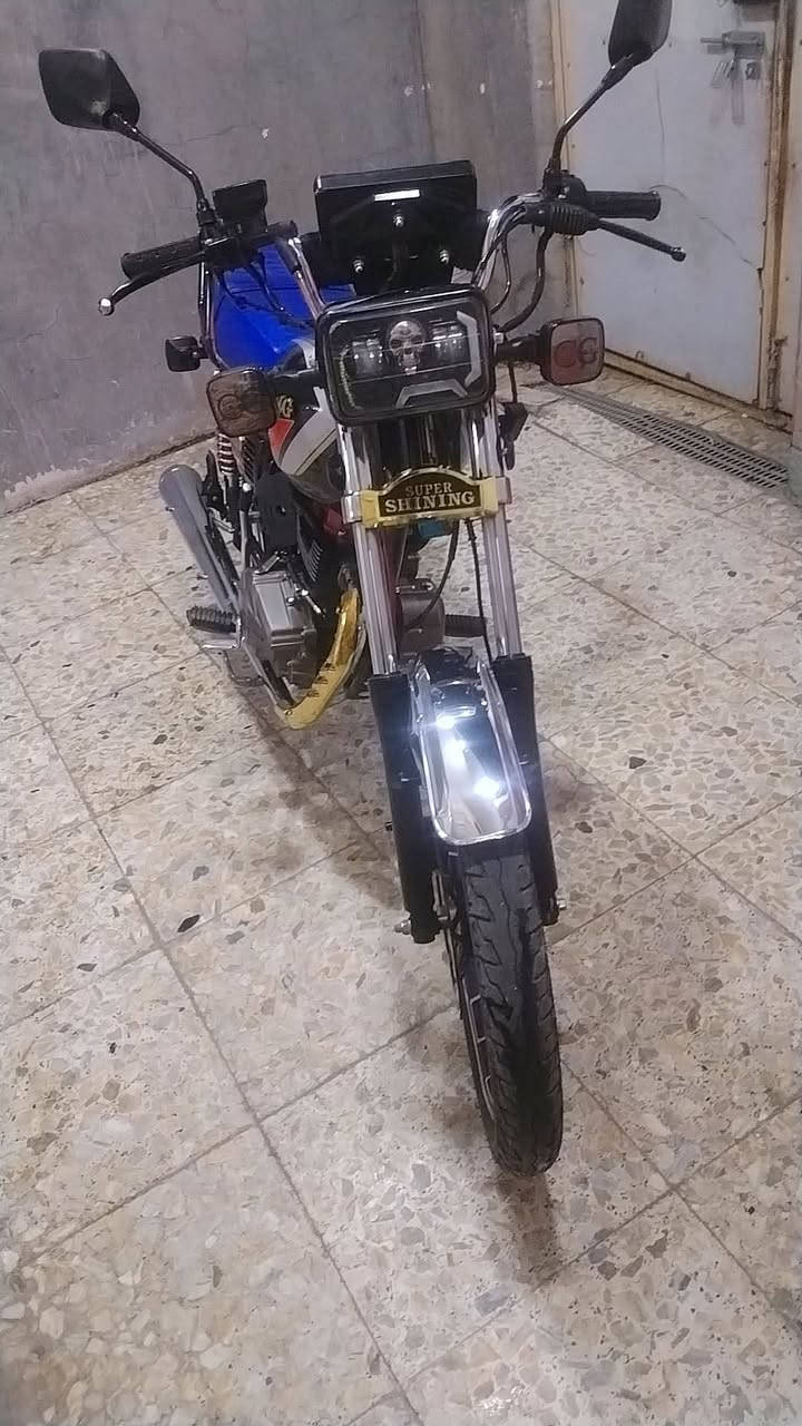 سلام عليكم شباب دراجه يراني شاينك نضيفه دراجه جديده رقم وسنويه دراجه كبل للشارع  سعر 225000وبيها مجال  تواصل علا هاذ رقم ***********
