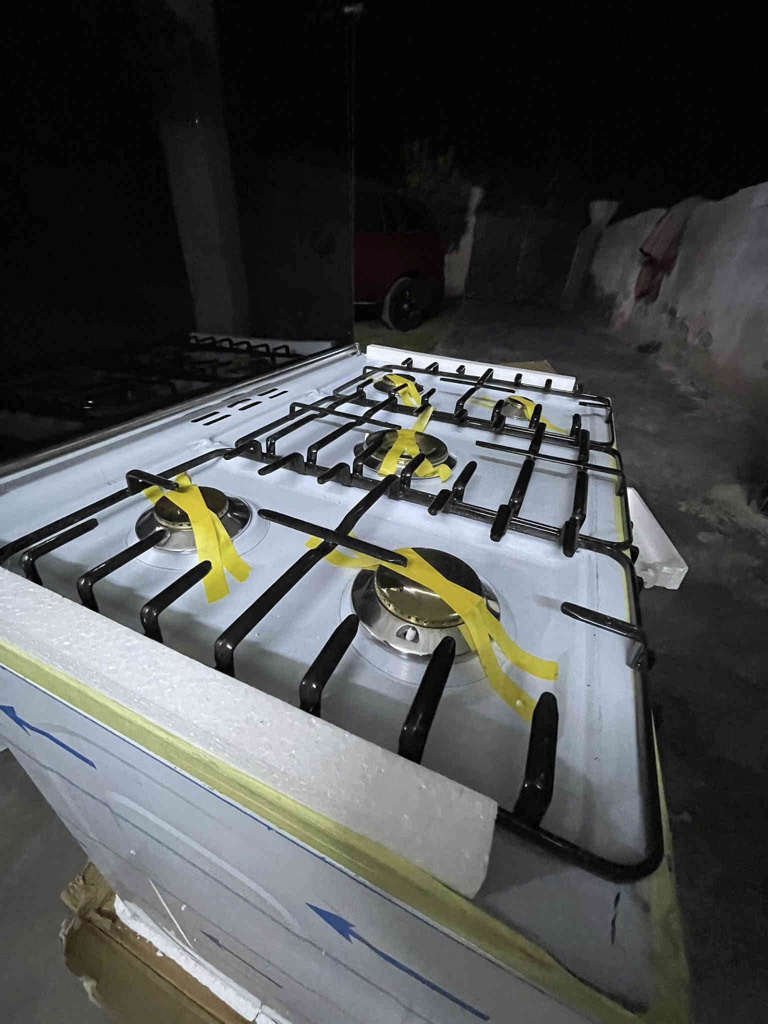 طباخ تكنو اصدار 2024  كسر كارتون  سعر مناسب جداً علماً انو ما مستعمل خمس عيون وفرنين كهرباء وغاز ممفتوح الصور للعرض *********** المكان بلد يثرب
