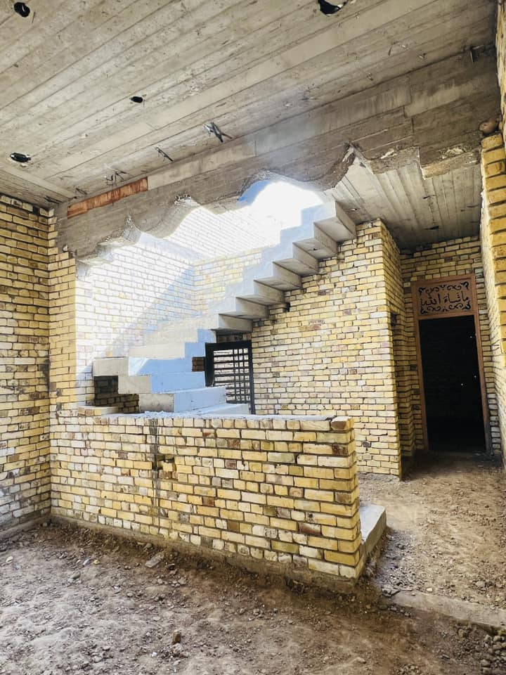 هيكل مسقف للبيع المساحة 100متر منطقة حجي حسن الجمعيات الاربع سايدات طابو زراعي ٢٥ داخله ضمن التخطيط العمراني للمدن البيت بصف الركن بناء درجه اولى البيت يقع على شارع رئيسي نافذ خدمات المنطقة كامله تبليط ماء مجاري كهرباء للاستفسار الاتصال على الرقم                                 
           ***********
