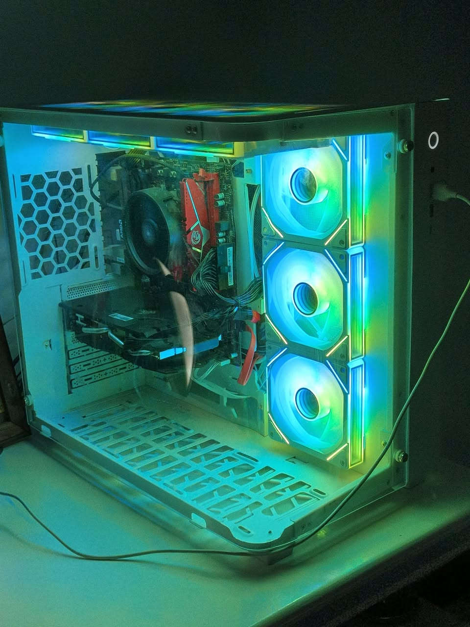 السلام عليكم pc مكمل فقط عوزة كرت شاشة مستعمل أسبوع واحد فقط
R5 3500x
B450 Msi
4×2 ddr4 3000mg
M. 2 128g
ssd 120g
HHD 500g
Por 750w
سعر 450 ألف مكاني واسط كوت موجود توصيل
***********
