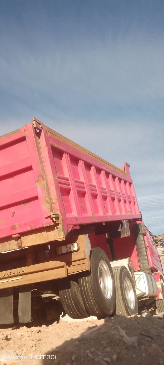 سكانيا سنكل جوبلس  مكينه 12ونص جديده خفيفيه بلكبان تحمل 8000 عادي مايطلع وزن ***********
