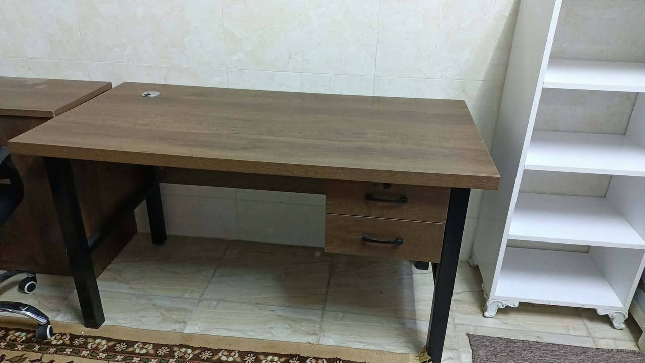 ميز مكتبي مع كومدي وكرسي دوار للبيع نظيفات
والرف الابيض نظيف وثقيل


**إذا كنت صاحب هذا الإعلان وتريد حذفه لأي سبب، رجاءا أرسل رسالة إلى الدعم الفني**