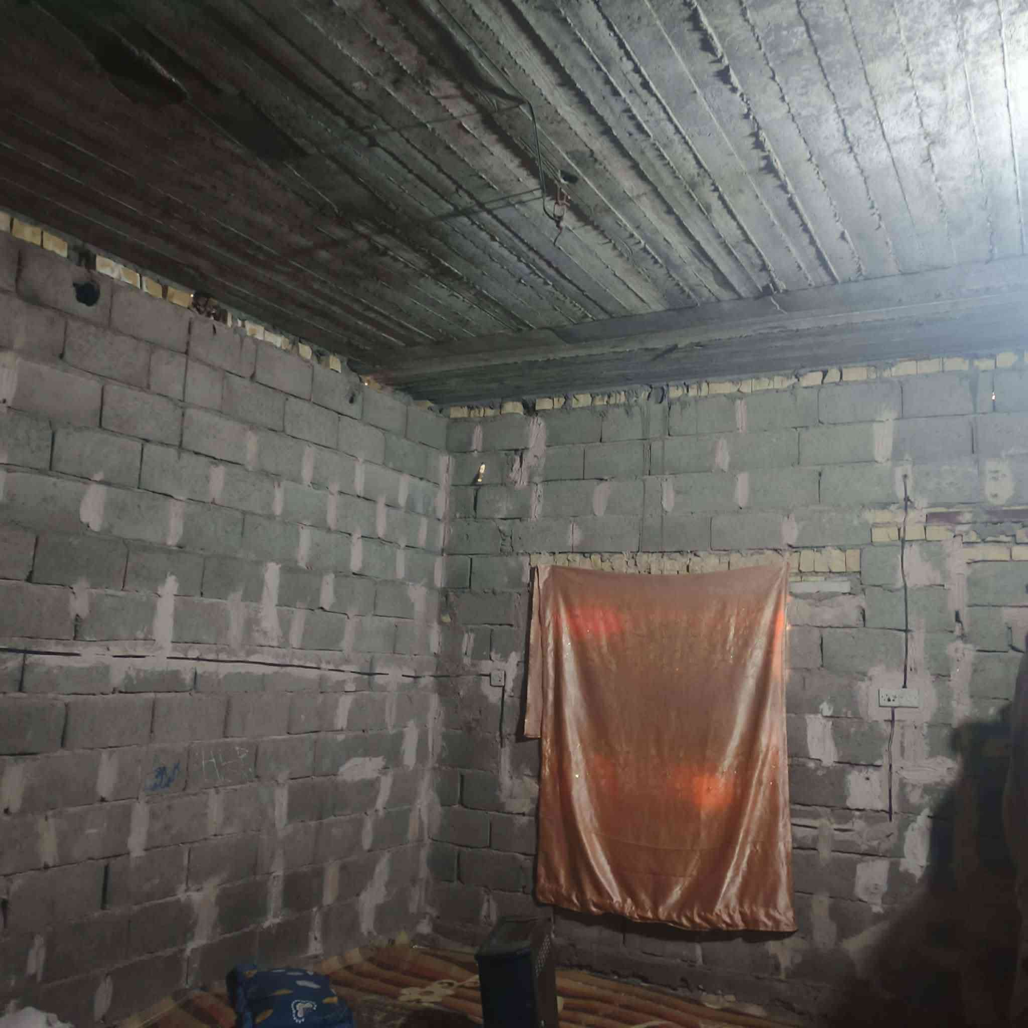 دار للبيع المساحة 225م زراعي السعر 35وبيه مجال
***********
