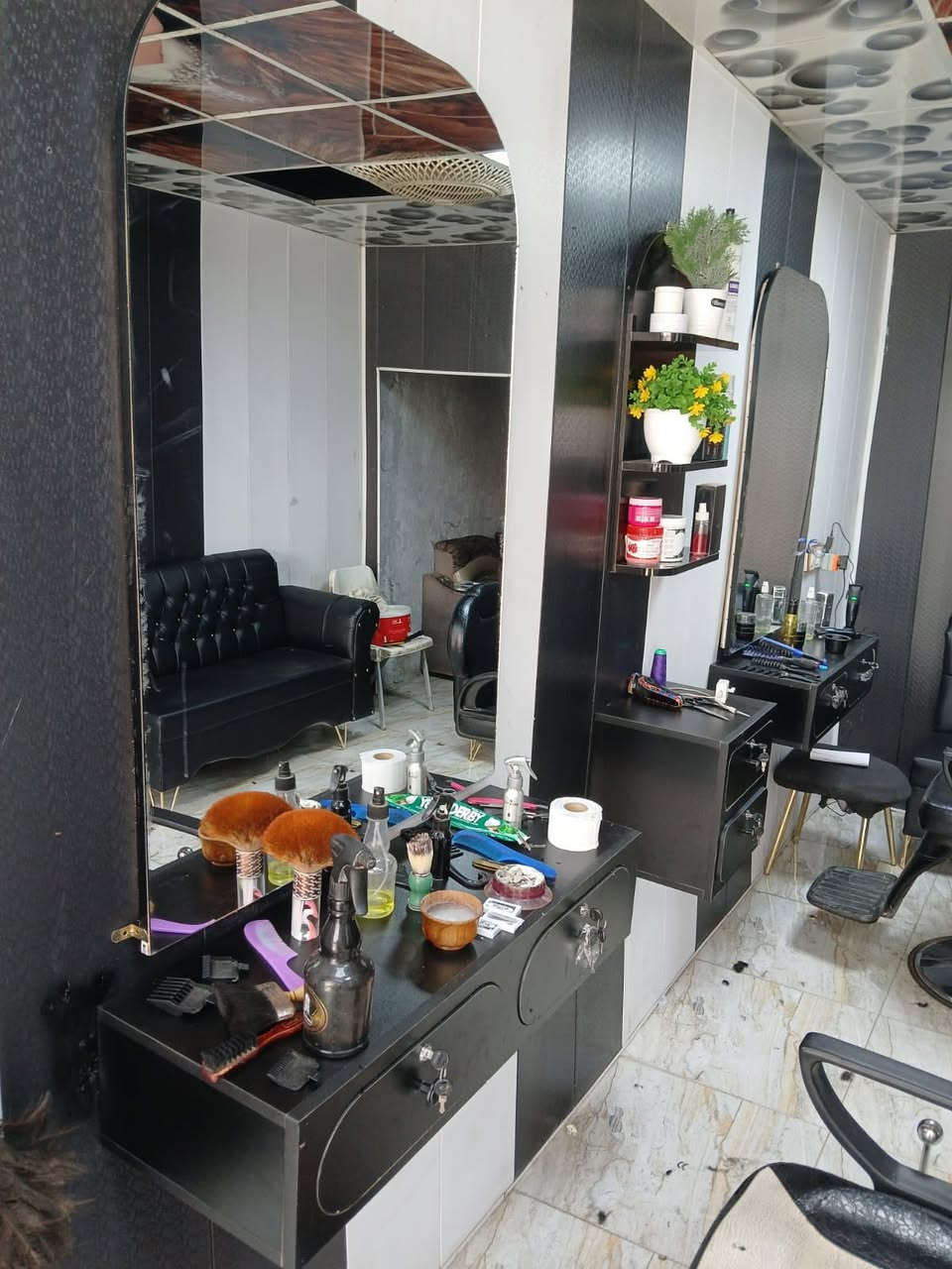 مرايات جدد للبيع السعر ٢٥٠ العنوان بغداد المعامل التصال ‭٠٧٧٢ ٧٠٧ ٧٠٨٤‬
