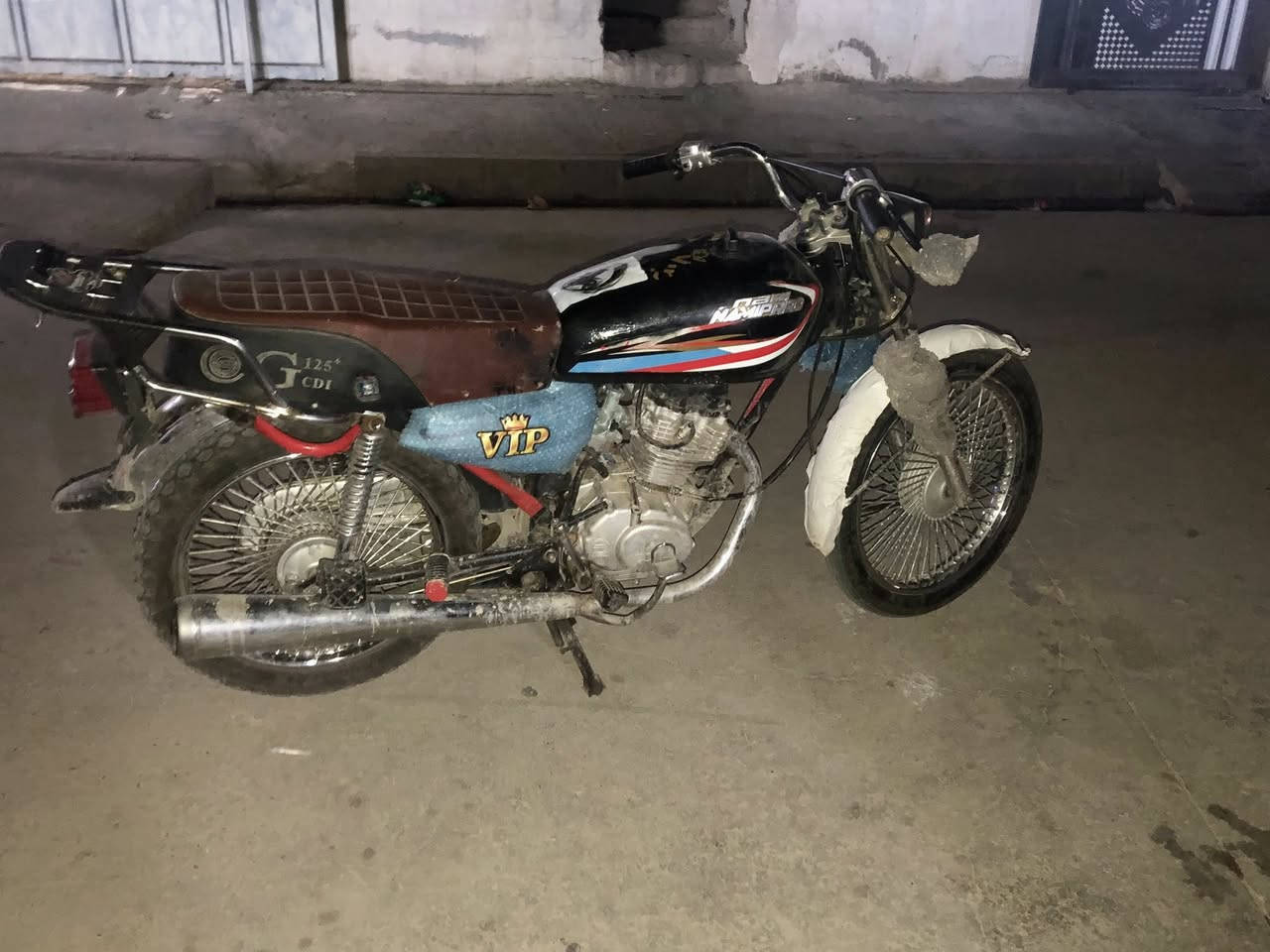 السلام عليكم نامه برو 20 ما مفتوح كهربايات بس لايت كدام يشتغل دراجه كدام العين سعره 300 وبيه مجال قليل مكاني حي العسكري  ***********
