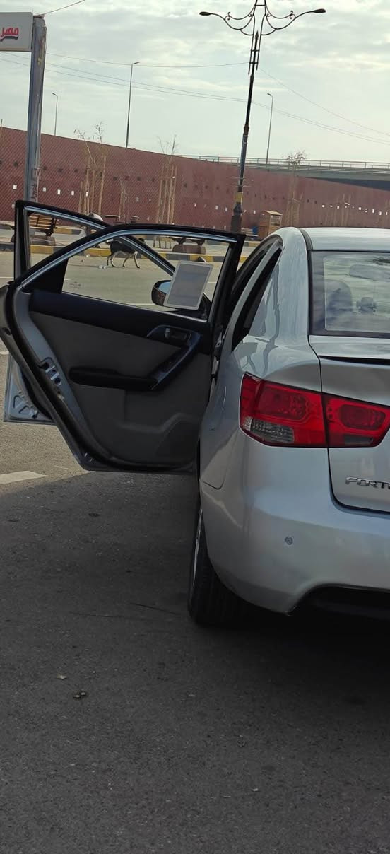 السلام عليكم 
كيا فورتي موديل 2010
رقم اربيل دولي شرط التحويل 
اني صاحبها الشرعي 
كابون بانزين الكتروني 
محرك 16 دوش 
تحكمات استيرين 
تدفئه كشنات 
كير توماتيك وعادي 
كير ومحرك شرط 
تدفئه وتبريد شرط 
طخم شرط
صبغ 4 قطع بسبب التقحيل بدون حادث 
السعر 88 وبيها مجال 
للاستفسار *********** موصل, نينوى
