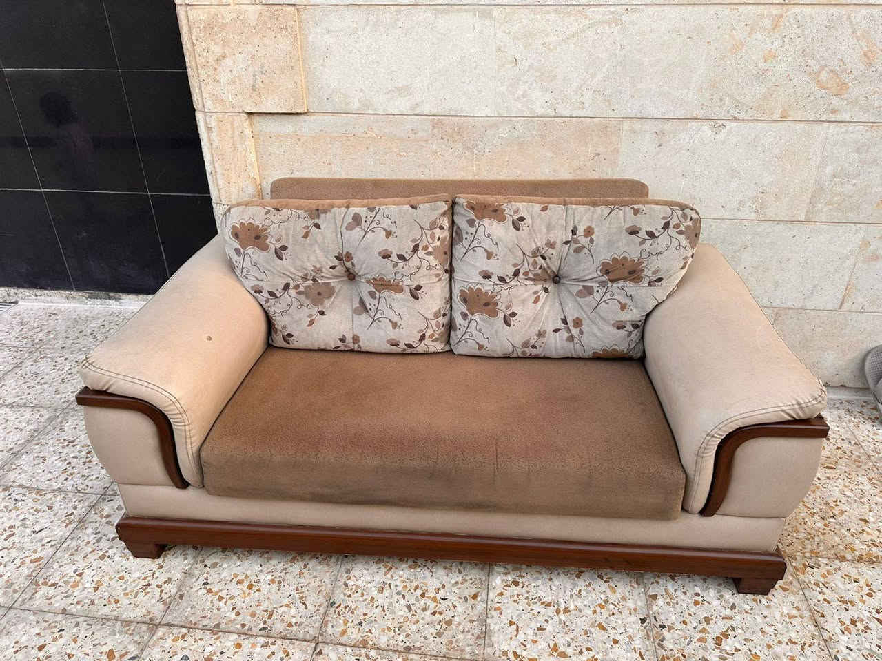 السلام عليكم تخم ونص للبيع تسكام سعره مليون ونص مكلف بنشر ***********
