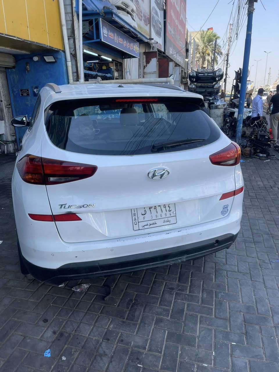 توسان 2019
نص فول 
بيه باب السايق مفتوح وطخات بسيطه مكينه وكير كفاله 
*********** 
مكان بغداد شارع فلسطين

