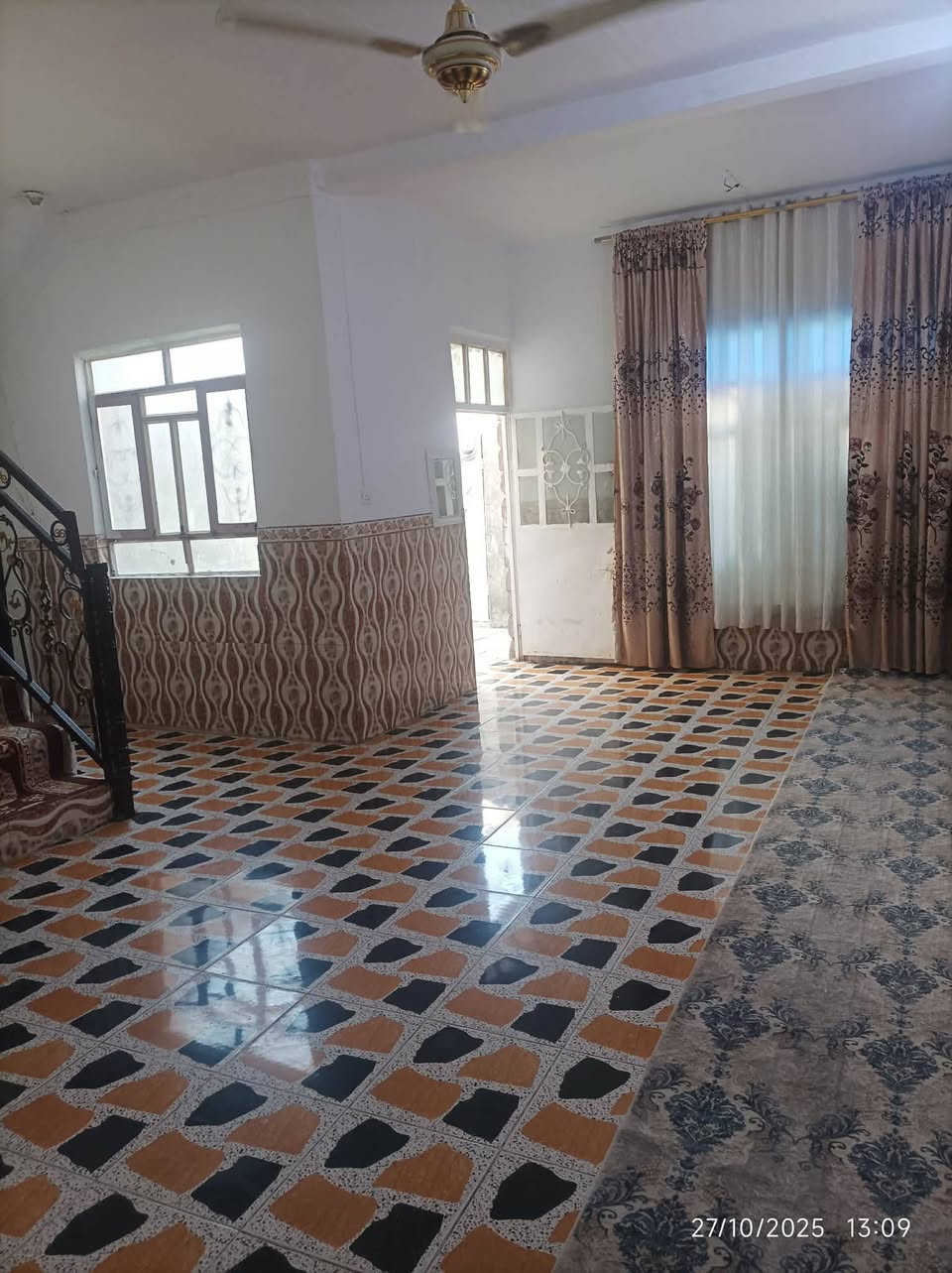 للبيع دار سكنية
قريب على مدرسة المنار الأهلية
 الحي الزهراء – الشارع العريض
نوع العقار: طابو صرف
المساحة: 110 م

 التفاصيل:
غرفة نوم
صالة استقبال
مطبخ 
مجمعات صحية
طارمة صغيرة بناء نظيف ومرتب

📞 للاستفسار: الاتصال على 
الرقم ***********
 السعر: مراسلة واتساب
