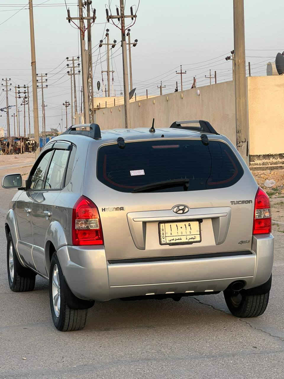 هونداي توسان موديل 2010 خليجي
مكفوله كفاله عامه ضربه وصبغ وتبديل 
رقم بصره مميز مشروع وطني
فول مواصفات فتحه شاشه كامره خلفيه 
داخل بيجي 
محرك 2.400 
ماشيه //145// 
السياره جديده وجاهزه من كلشي 
السعر //118 //والشراي يتصل 
***********
مكاني البصره البصرة, العراق
