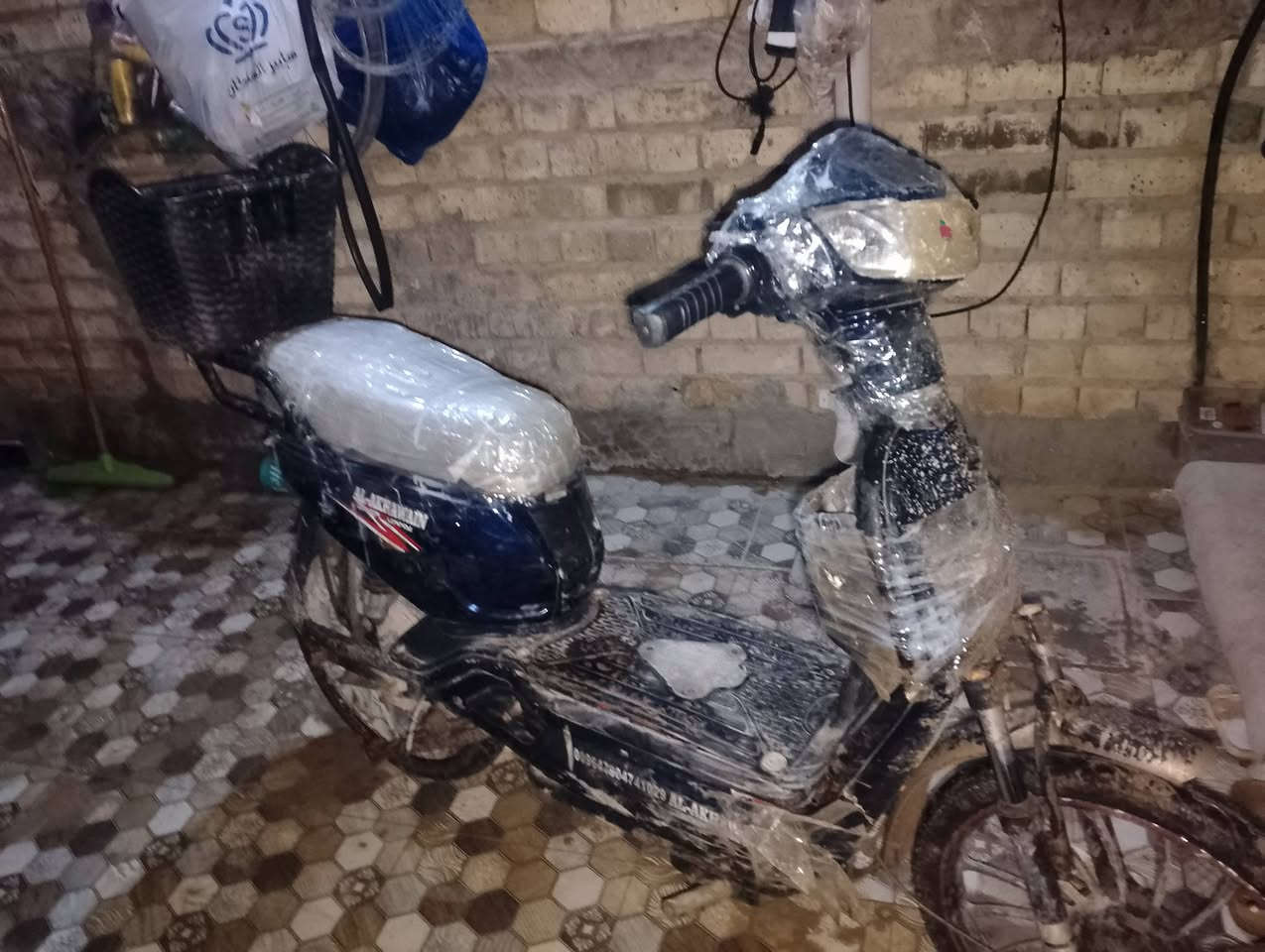 السلام عليكم و رحمة دراجة شحن للبيع نظيف بطاريات يقرن 10 ،11 (5) بطاريات السرعة50, الثالث ،السعرء150 وبي مجال الرقم الهاتف *********** العنوان الصقلاوي شهدءالثاني
