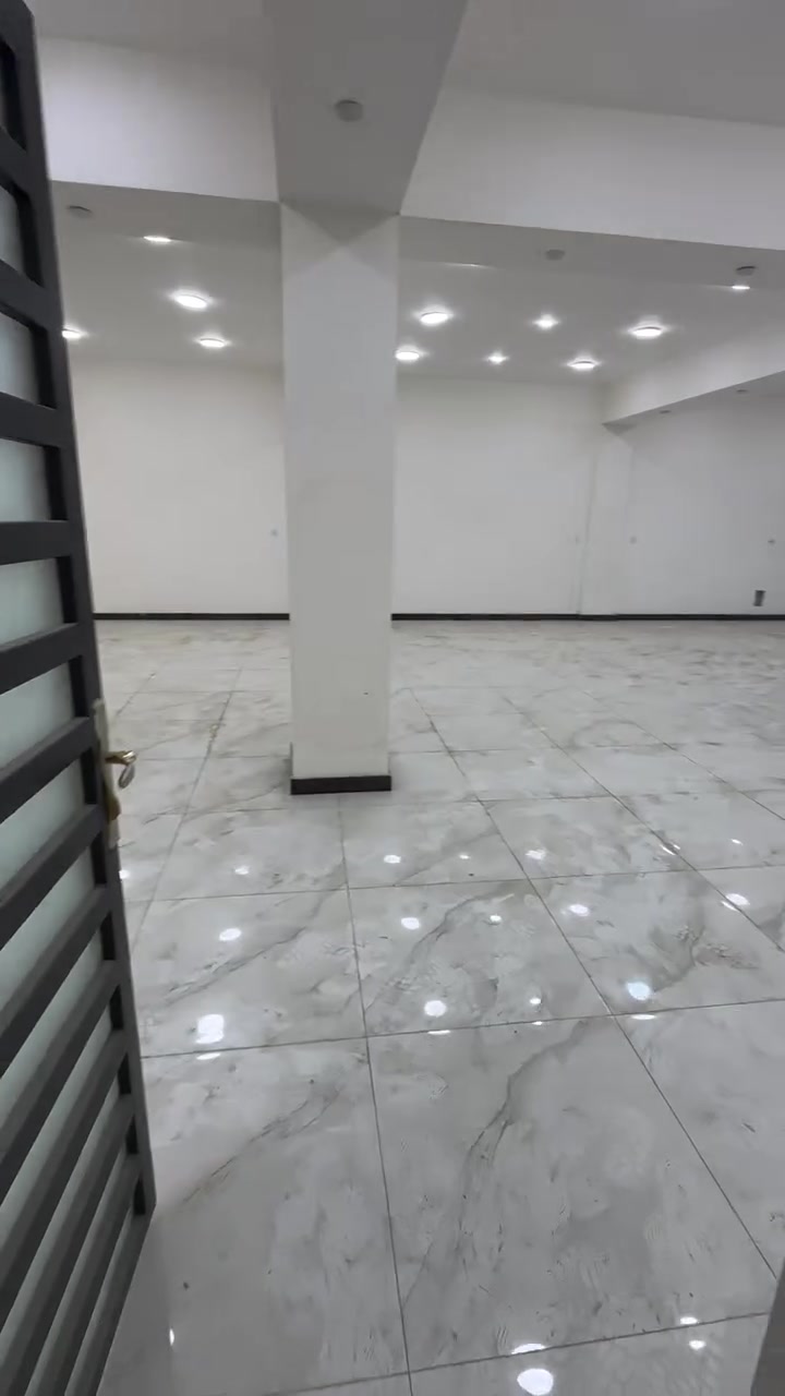 السلام عليكم
قاعات تجاريه للايجار مساحه 250م واجهه 12.5 نزال20

متوفر الطابق الاول والثاني 

كل طابق يحتوي على خدمات

كذلك تحتوي على مصعد للاشخاص ومنظومه حريق ودرج طوارئ

البياع الاولى شارع 20 مقابل مجمع الزوالي

للاستفسار ***********

***********
