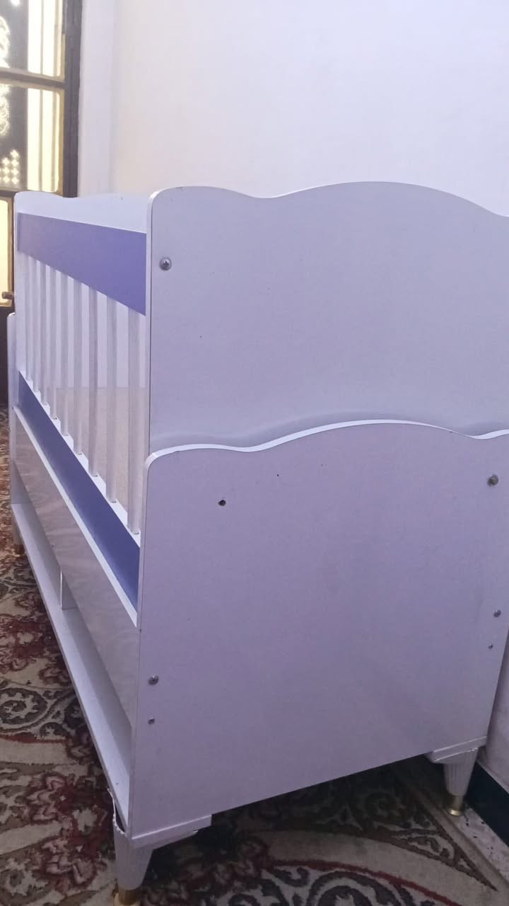 السلام عليكم
كاروك للبيع حديث جدا مع مندر طفل حديث
استخدام قليل 
للاستفسار ***********
