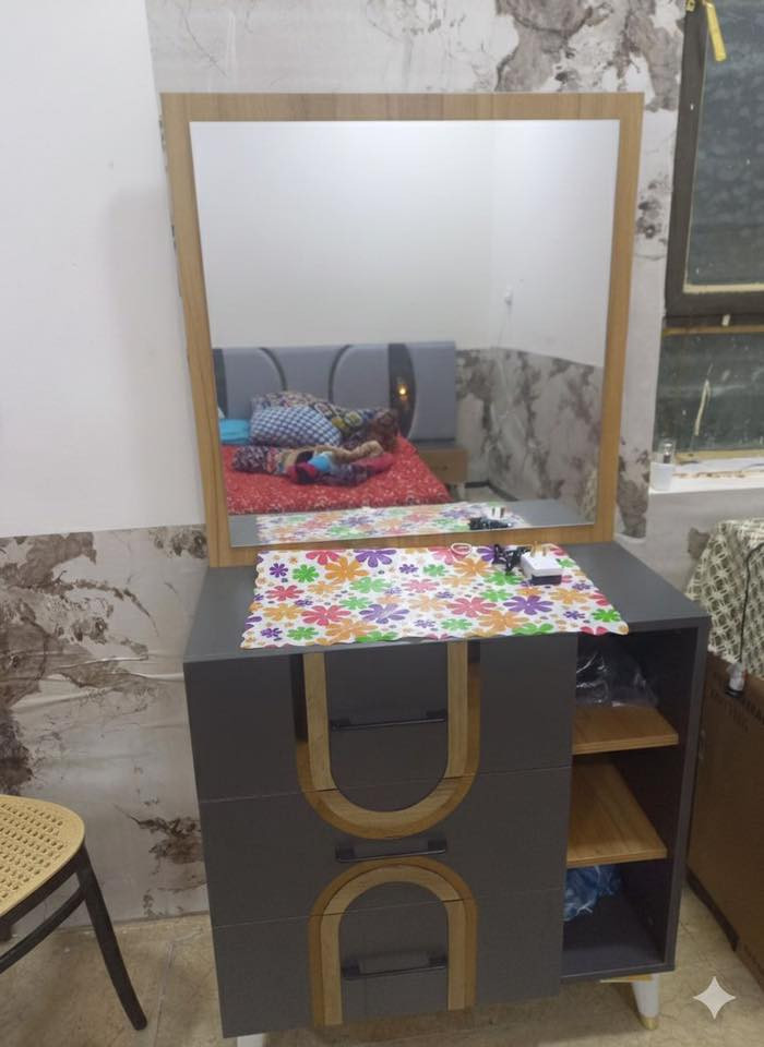 السلام عليكم … غرفه تركيه للبيع خمس قطع جديده صارلي سبوع من اشتريتها السعر 600وبيها مجال الاتصال على الرقم واتساب ***********
