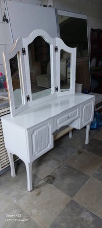 ميز تواليت • نضيف • شارع سالم