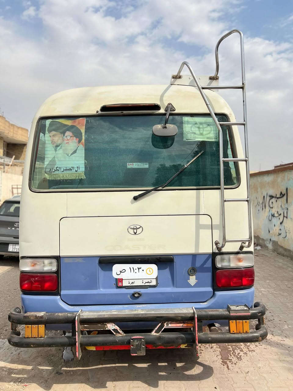 السلام عليكم كوسترللبيع ب225 وبيه مجال قليل الشراي  موديل 2007 سياره كفاله بيه مكانت صبغ فقط وجاهزه مكينه وكير جدد تبريد ثلج حداديه تخم تاير باتري جديد كهربيات كله شغاله سياره متعوب عليه بشكل كشن ستاركس درع سيبايه درج تلبيسه كله جديد تخم تاير جيوبلس ست تايرات جدد سياره جاهزه وبل عافيه عل يخضه الشراي يخابر ويدلل وهاذه رقمي *********** ***********  مكان السياره العماره
