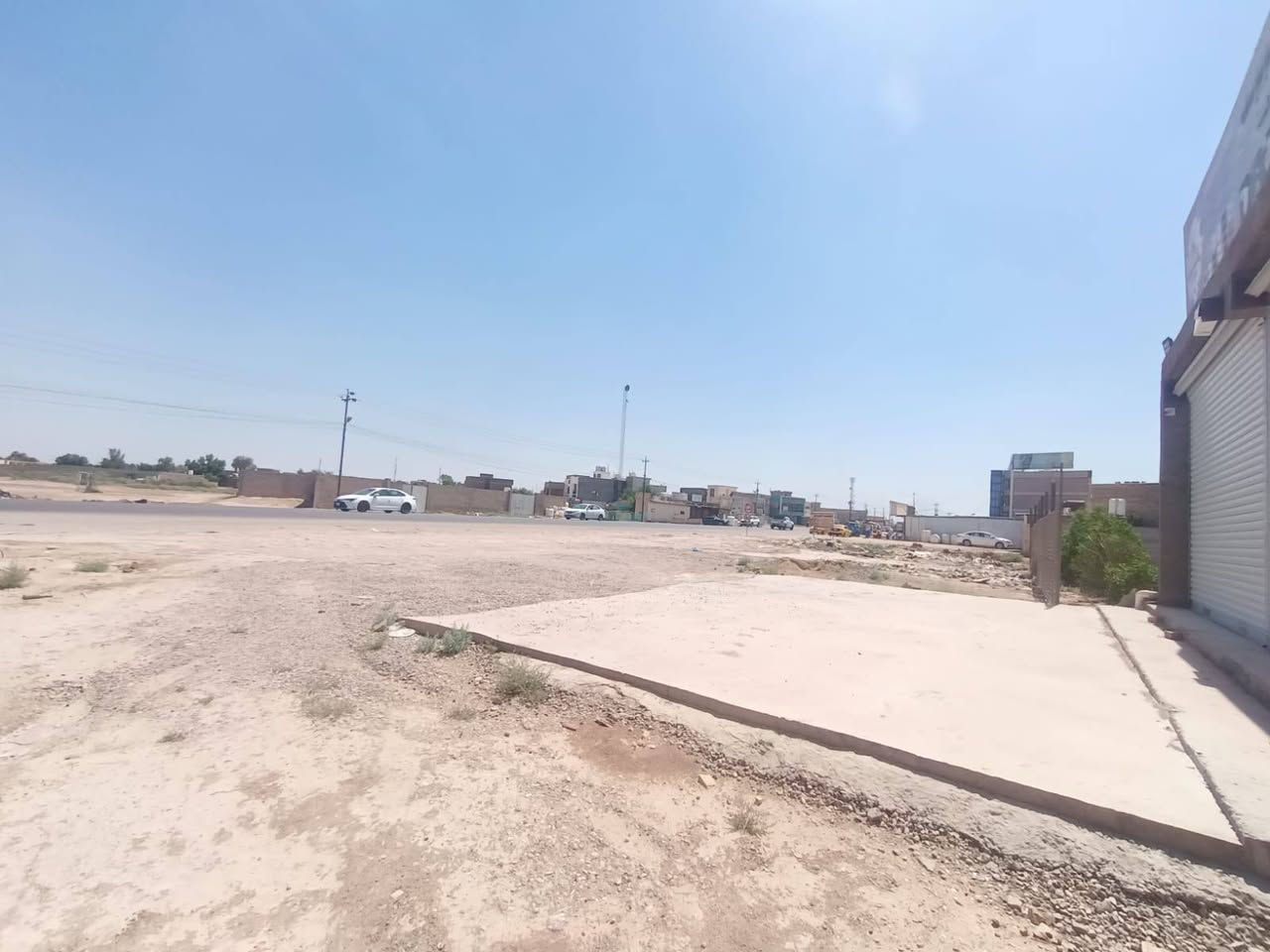 للبيع او الايجار  إرض تجاري تجاري 
مساحه الارض /200م
الواجه/10
النزال /20
الارض في الكرغوليه على شارع العام قرب مسبح المغلق 
الاستفسار/ ***********
والاستفسار /***********
متواجد فيس أو واتساب
