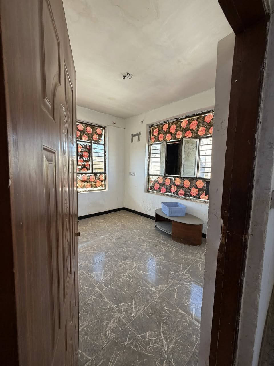 تحية طيبة
عروض شقق للإيجار 

-  شقة للإيجار موقع حيوي ( عوائل - طالبات - موظفات )
المساحة / 75 م
العنوان / الكرادة داخل - شارع محطة وقود ابو اقلام 
المحتويات / صالة مع مطبخ أمريكي - غرفتين نوم - صحيات - بالكونة امامية 

-  شقة للايجار ( عوائل فقط)
المساحة 90 م
العنوان / الكرادة الشرقية - الشارع العرضاني 
المحتويات / صالة مع مطبخ أمريكي - غرفتين نوم كبيرة - صحيات - خلفية - منور خلفي كبير 

علماً ان البناية تحتوي على مصعد كهربائي 

للاستفسار عن السعر وباقي التفاصيل يرجى الاتصال على الأرقام التالية 

***********
***********

العادل للاستثمار والتطوير العقار
