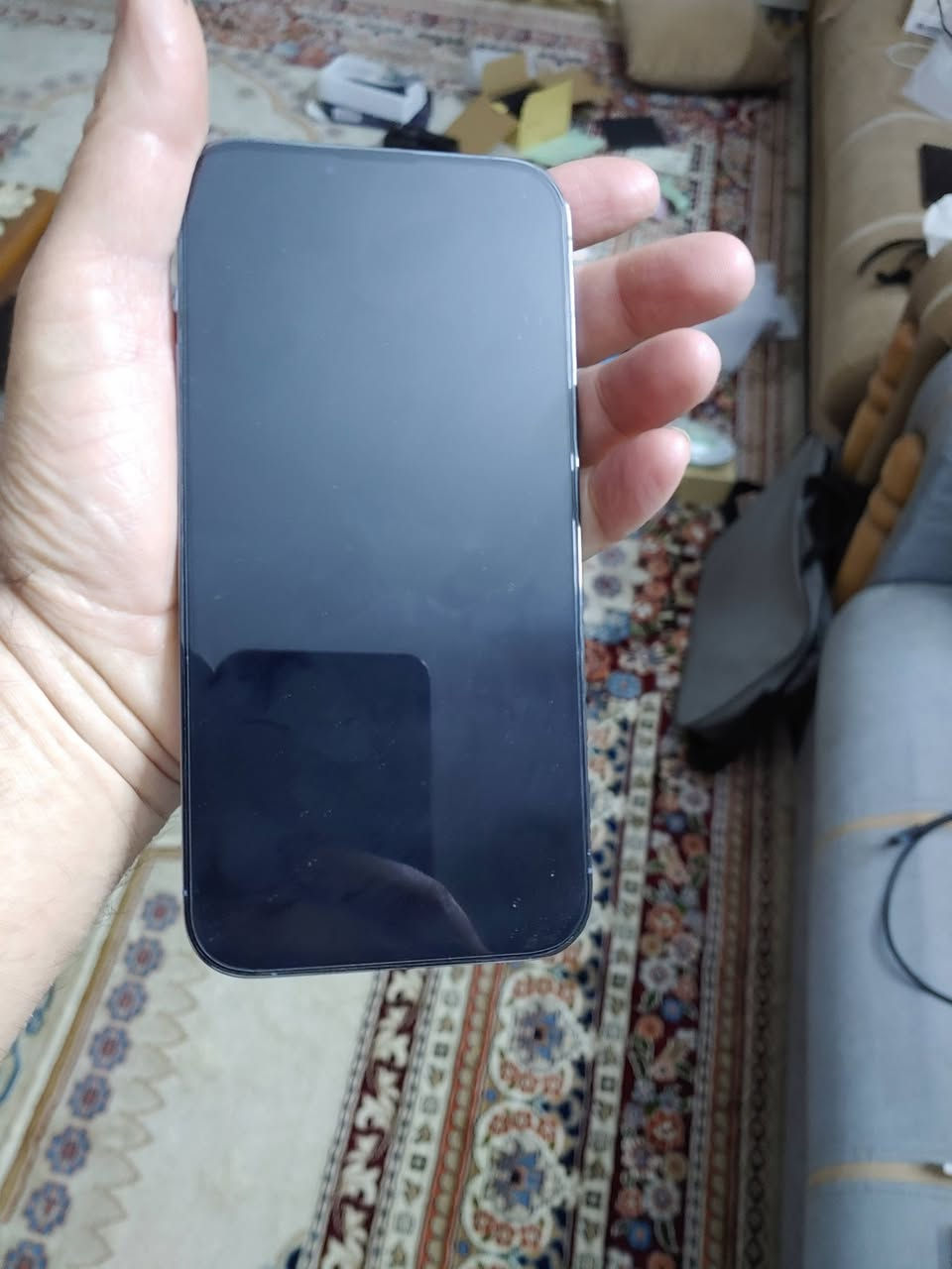 ايفون 13 بروماكس جدا جدا نظيف وكانه جديد مع طبقه حمايه للظهر والكاميرات ولصقه ضد الكسر  ذاكره واحد تيرا بطاريه 74 السعر 700 الف وياه فقط كفر شفاف للاتصال ***********

