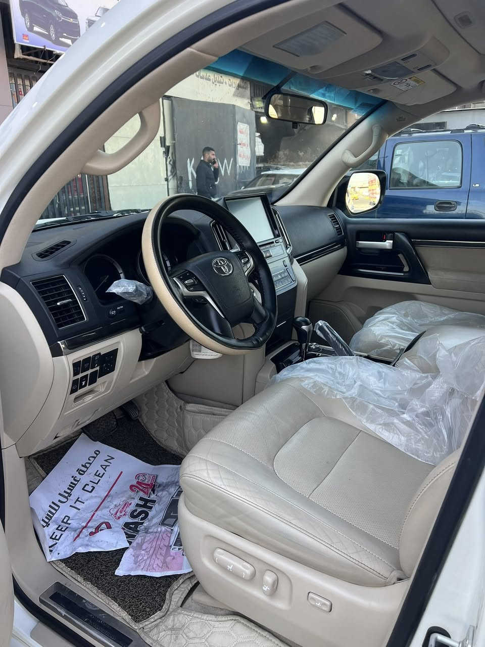 سلام عليكم 
سياره لاندكروزر موديل 2020
ماشيه 55 ألف 
بريم أصل مكفوله 
فول مواصفات فتحه بصمه 
6 سلندر 3 قطع تبريد 7 راكب 
سبير منازل كشنات كهرباء 
كشنات جلد شاشه 5 كامرات 
مكان سياره بغداد البلديات 
رقم سيارة بغداد لدولي 
السعر 520 وبيه مجال 
رقم ***********
