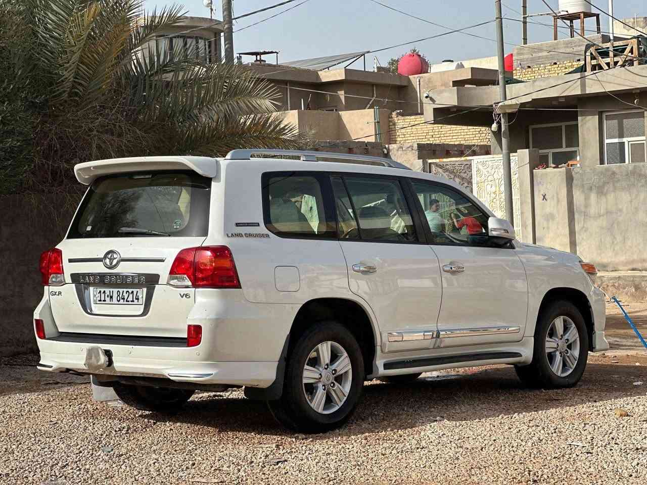 لاندكروز GXR موديل2014 بريميه 6V رقم بغداد دولي  بيه  بارد بل قبق الجنطه اصبعين بارد   باقي كفاله عامه من كلشي حداديه شرط نعومه فول تخم تاير سياره جديده كلش داخل نضيف كلش السعر 390 وبيه مجال عنوان الديوانيه  ***********
المواصفات 
فور ويل 
فتحة سقف
ثلاجه 
تبريد 3 قطع 
تبريد مركزي خلفي 
8 ايرباك 
طفايه
لايت زنون عالي ناصي
زراك لايت
مري شفط 
اشاير بل مري
داخل جلد
كشن كهرباء 3دكم
تحكم بلايت
شاشه 
كشاف زنون
مانع انزلاق
نضام تغريز
كامرات خلفيه اماميه
حساسات خلفيه
حساسات اماميه جانبيه
وبعد بيه هواي مواصفات
المسافه المقطوعه ٩٦ او مراوس حسب القناعة ديوانية, القادسية
