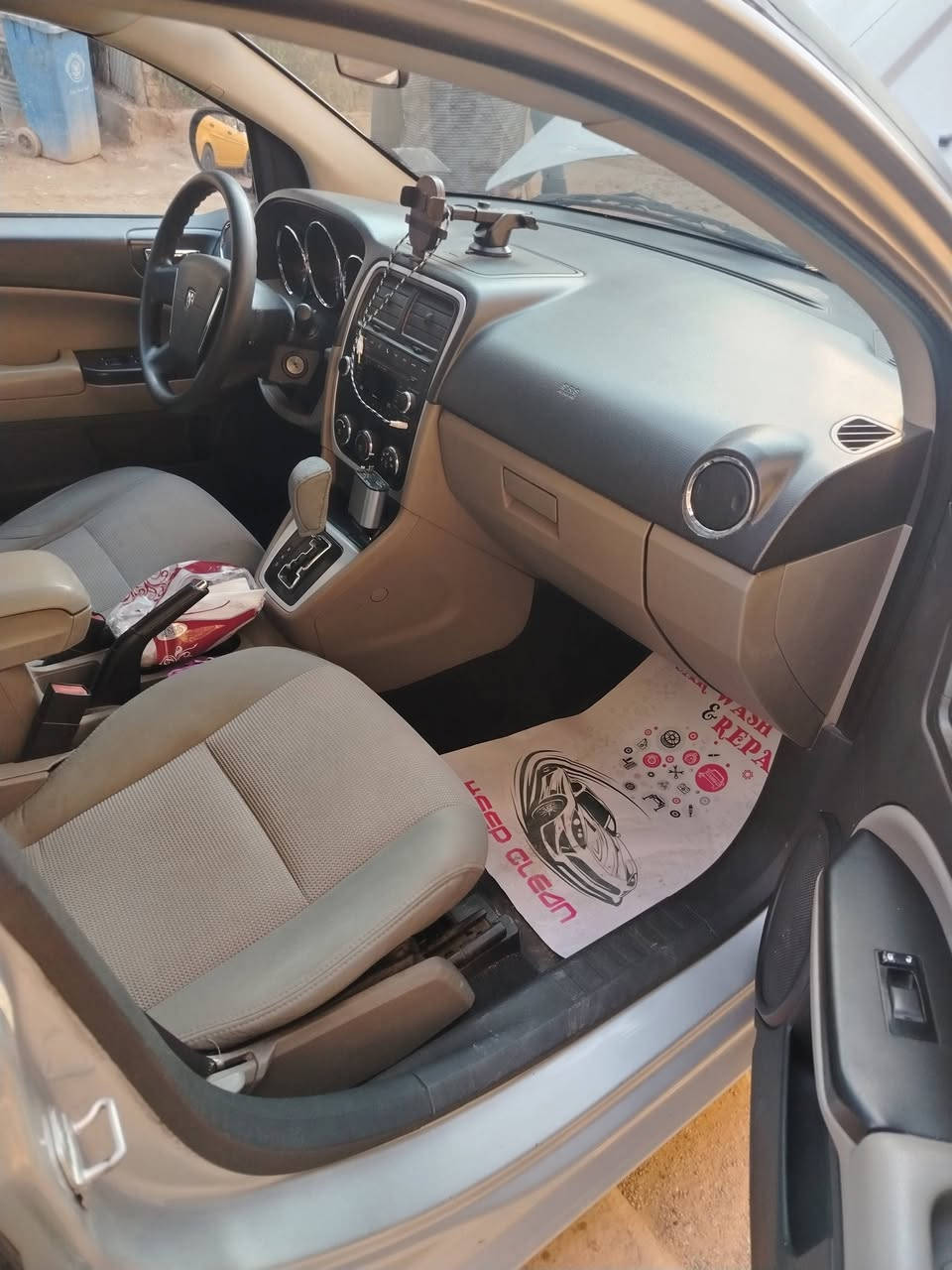 سلام عليكم سياره دوج  فول موصفات خمسه اراكب امكان زعفرانيه السعر 100 ***********
