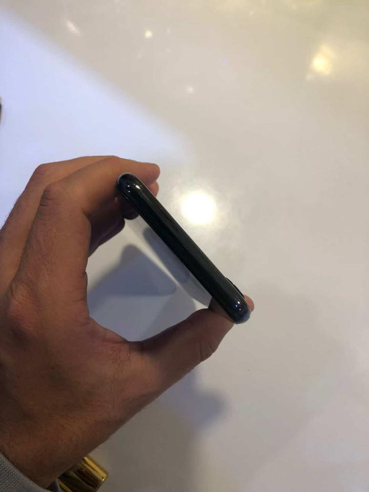 متاح ايفون x عادي ذاكره 256 جهاز حيل نضيف و مرتب مستبدل شاشة فقط مكاني تكريت حي الجمعيه 
رقم الهاتف ***********
السعر (115) وبيه مجال
