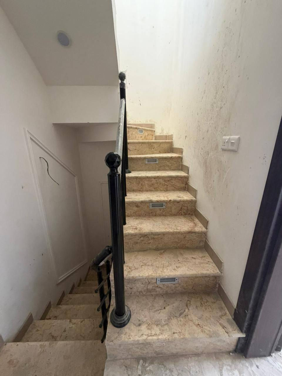 للأيجار بيت مودرن زيرو غير مسكون بناء 2026
مساحة البيت 50 متر 🔱

محتويات العقار 👇

يحتوي على 2 غرف نوم سويتات وصاله ومطبخ وخدمات 🔶

موقع السيديه شارع التجاري 

______________________________________

للأستفسار اكثر تفضلو بزياره مكتب الطائي للعقار 💎

السيديه شارع المركز عماره شركه السراب للمطابخ ✔️

او الأستفسار ع الارقام ادناه 📞↘️↘️ (متوفر واتساب )📌🔛

***********
