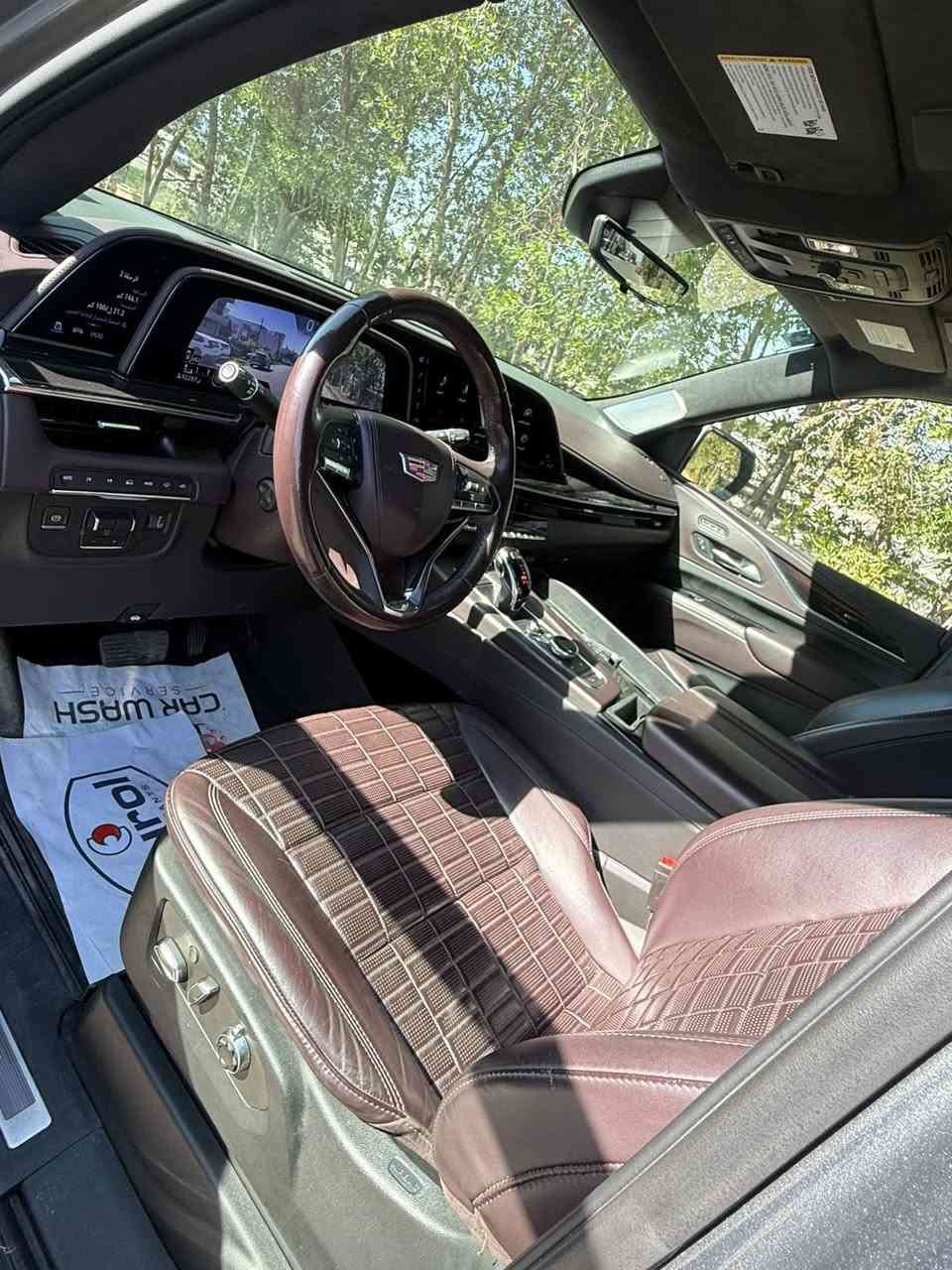 السلام عليكم
كديلاك اسكاليد موديل 2022  فول مواصفات اعلى فئه اسبيرسو شنو تريد بيها 
وارد امريكي 
رقم بغداد باسمي 
ملاحظه مكينه السياره و الكير و جميع الكهربائيات مكفوله من كلشي على وضع الشركه
ضرر السياره جاملغ خلفي جهة السايق مصبوغ و قبق صندك ايضا مصبوغ بدون دواخل بدون كص بدون اي اضرار داخليه  هذا ضرر السياره غير هذا الحادث كفاله مابيها كلشي السياره مابيها اي كلوب مشتغل و لا بيها برغي نقص من الدعاميه للدعاميه مابيها مصرف ربع دينار 
مواصفات السياره فول للاخير شتريد بيها و كلش هواي مراح اذكر منها بس المهم
 داخل اسبرسو بالون الاسود
36 سماعه 
كراسي مساج 
دركه اربي ام و هاي تجي كلش قليل بالكديلاك 
دوسات كهرباء 
تنته شامو بالكامل 
وباقي مواصفات الكديلاك معروفه 
ماشيه 57 الف 
مكان السياره بغداد حي الخضراء 
السعر 635 ورقه 
رقمي ***********
