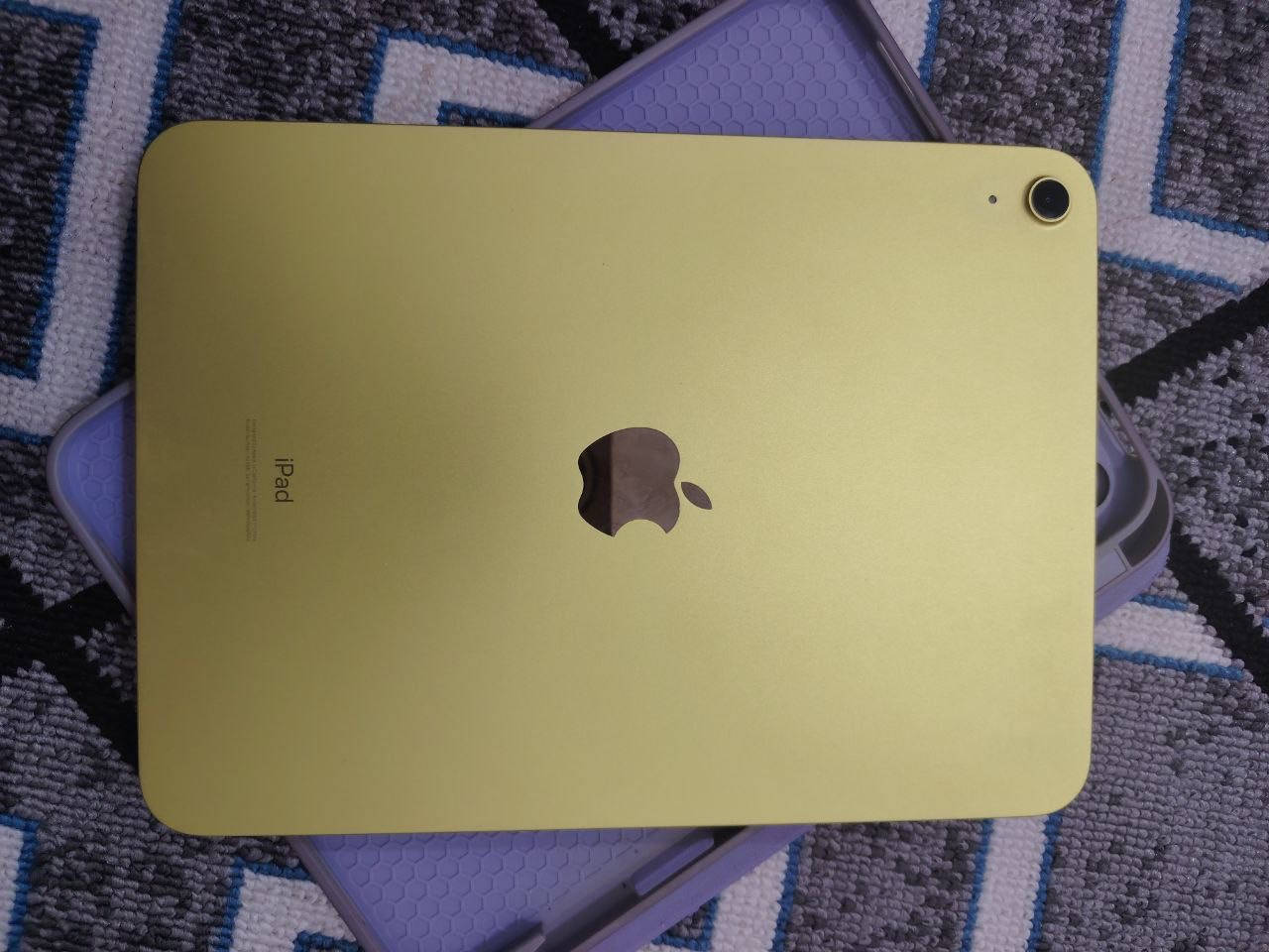 ايباد 10th مستخدم نضيف كلش
ايشي مابيه شاحنه وياه وكيبل وكارتونه وكفر ازرق
 ذاكره 64  سعره 450 وبيه مجال بسيط
تواصل ***********
