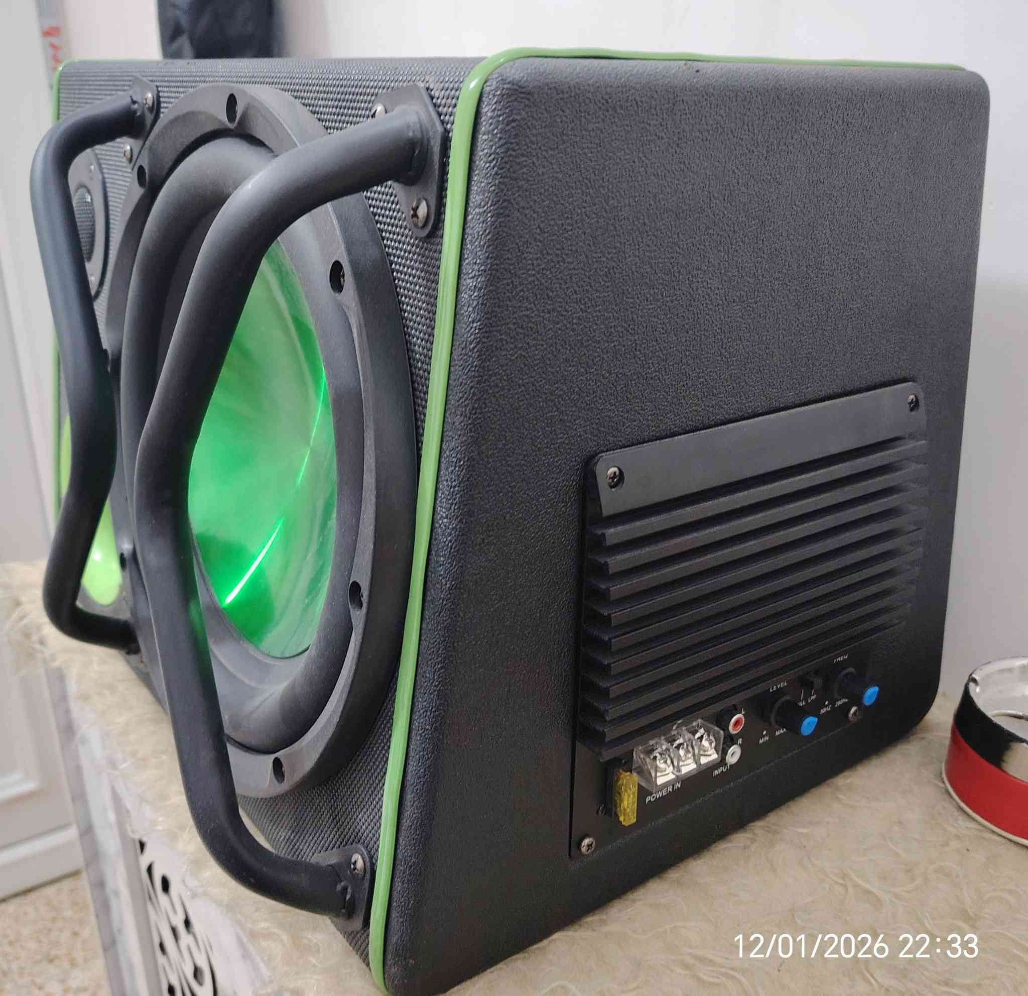 مضخم صوت للبيع جديد لوك 
السعر 85 رقم ***********
