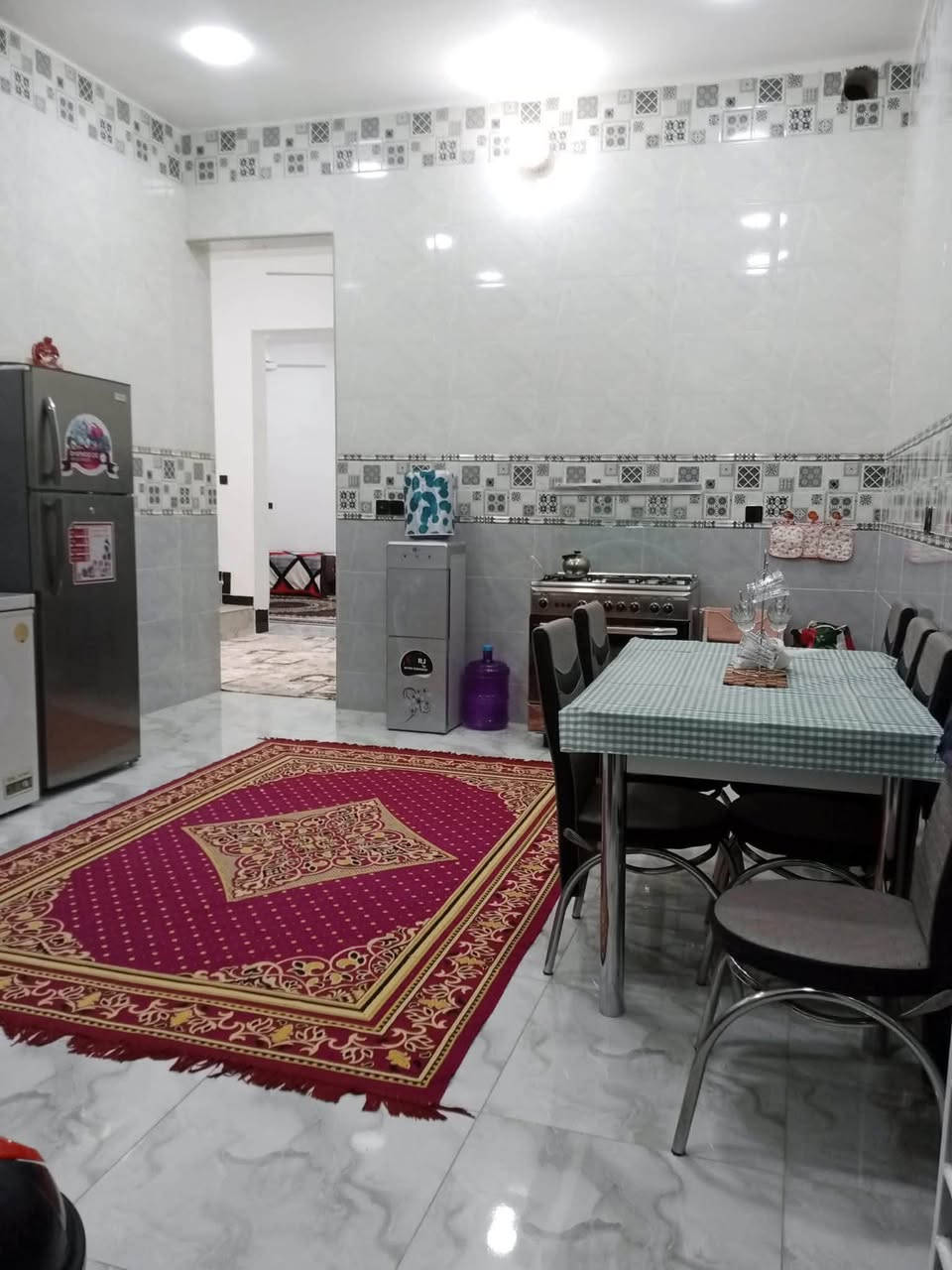 السلام عليكم ورحمة الله وبركاته

دار للبيع طابو زراعي سند 25 المساحة ١٥٥م يحتوي على استقبال ومطبخ وصالة داخلية ويحتوي على 3 نوم ومناور عدد2 وسطح عدد2 وكراج وحديقة وبناء درجة اولى جديد بس الواجهه بعده ما كامله والمنطقة كامل خدمات تبليط وكهرباء اسلاك عواميد ومحولة وانترنيت ومدارس قريبة العنوان الراشدية شارع المراسمة طريق يؤدي إلى جزيرة بغداد للاستفسار الاتصال على ***********
