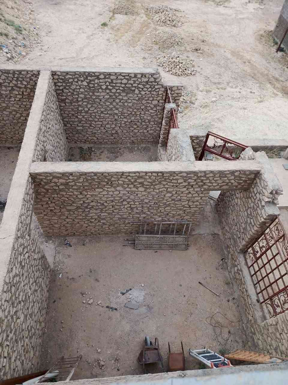 سلام عليكم ورحمة الله وبركاته 
هيكل في منطقة الشيخ حديد 
المساحة الكلية: 205
يحتوي على 
غرفتين نوم 5.4 و 4.5/4
مطبخ 4.5/4 + استقبال 6.4
صاله ضيوف 8.5
منورين خارجية
حمامات 
ومجمع غرف
 قريب على مقبرة الشيخ حديد 
للتواصل للسعر مع هذا الرقم
***********
