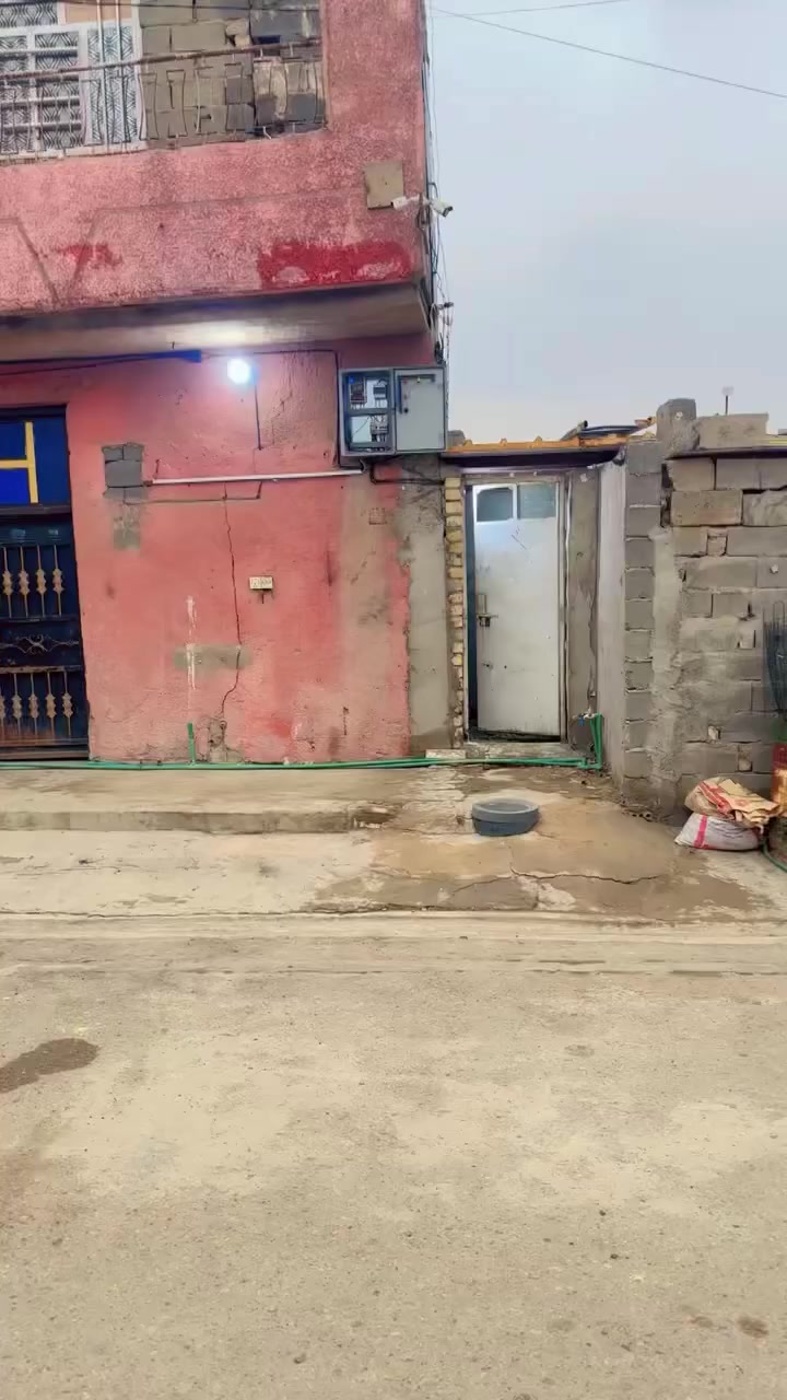 سلام عليكم بيت  البيع  المساحه  200 مترلاستفسار ***********
