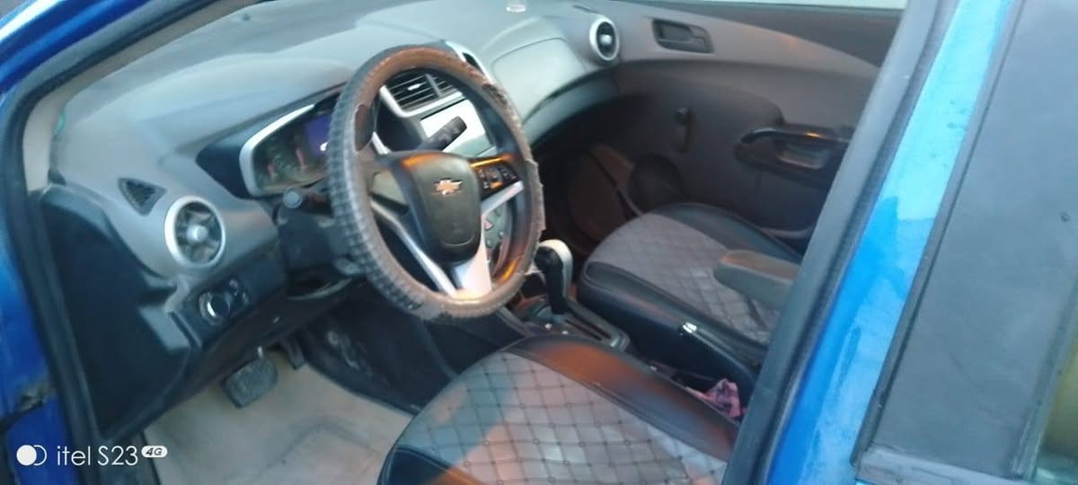 السلام عليكم شوفر ليت سونك 2018  السياره احله من الصور كير  مكينه خير من الله مستعجل على بيعتها  السعر 85  و بيها مجال (***********)
