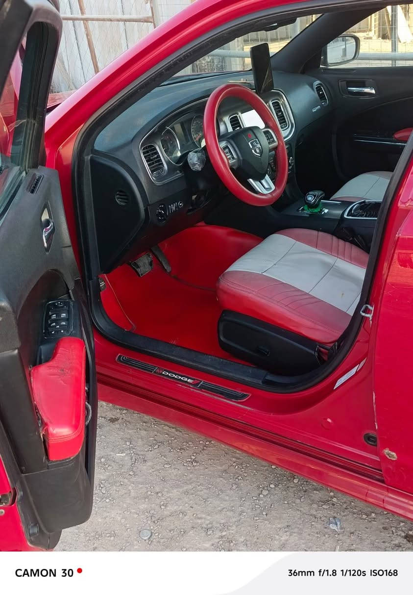 السلام عليكم البيع سريع مستعجل جارجر 2013 فول بصمه عدى الفتحه اتصل وتدلل البيع مستعجل 
***********
