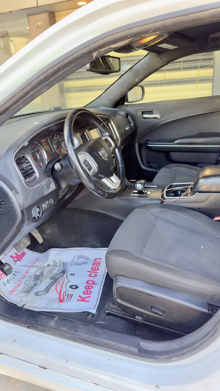 السلام عليكم جارجر للبيع ( اقساط فقط)
جارجر موديل 11 وارد امريكي مصبوغة عام جمالية رقم بغداد  حادثة من امريكا جاملغ خلفي وباب 
كير مكينة صدر تخم تاير تبريد جاهزة مكاني بغداد الدورة المعلمين 

***********
