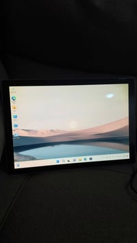 بيعة سريعه سيرفس برو6 الكل يعرف شكد سعره بي مشكله البطاريه تضل نص ساعه...