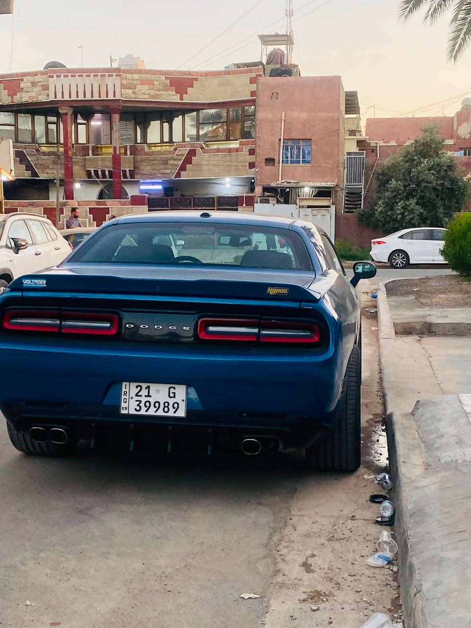 جالنجر sxt 2020 
لون مميز 💙
شاشة وسط 
تحكم ستيرن جهتين 
تاير جديد 
ويل مبدل 
كشن كهرباء 
صدر جديد 
سيارة كاملة مكملة 
ادامة كاملة 

السيارة ماشية78 الف 
حادثها بامريكا بس جاملغ امامي لا شاصي ولا لخود 
ايرباكات بس الامامي

وهنا صار بيها باب نفس الجهة والجاملغ الخلفي (صبغ بس رش عدا الباب بي شوية معجون) وبارد بسيط بجهة السايق 
سيارة كاملة مكملة وشرط على الفحص 
شرط تحويل ثاني يوم 
رقم سليمانية الجديد 
السيارة عارضها ب173 وبيها مجال بسيط للشراي المو شراي اترك كلمة طيبة 
***********
