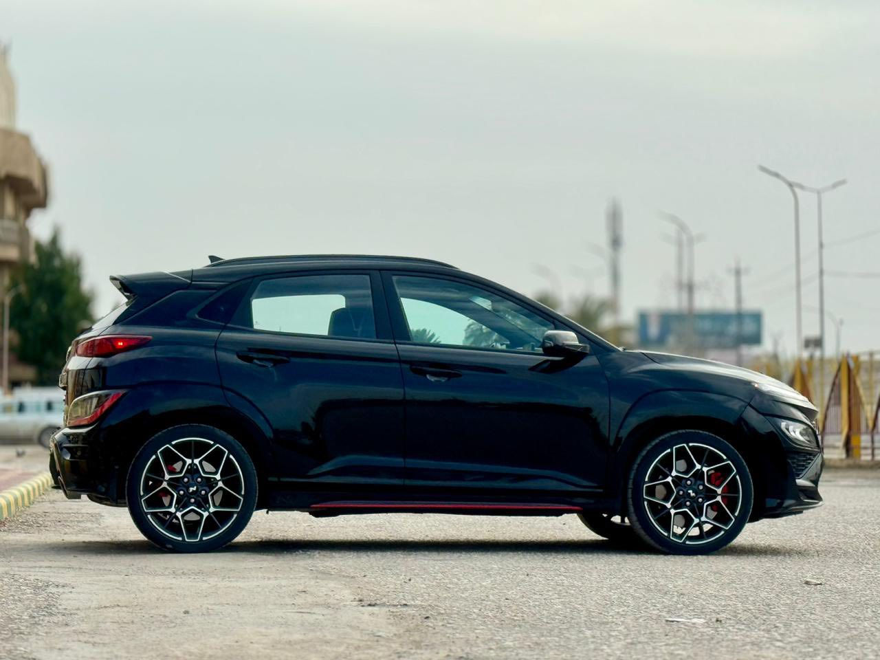 السلام عليكم …
هيونداي كونا( N )

موديل 2023

اللون : اسود

المحرك : 2000cc تيربو

شاشه كبيره نظام ابل كار بلاي واندرويد

كاميرا

رادارات 360 درجه

تحديد مسار وكروس سرعه

نظام صوت harman kardon

ستيرن رياضي 

شفتات ستيرن

الكشنات جلد وشامواه

كشن السائق كهرباء 3 وضعيات

المرايه الوسطيه تعتيم

شاشة العدادت متغيره بعدة وضعيات

بصمه تشغيل وابواب

تشغيل عن بعد

لايت 3 عدسات زنون

وضعيات قياده متعدده

كزوز رياضي بلادي دبل صالنصه

صوت الگزوز طرب عند التغيير على وضع n 

سرعة السياره 300 كيلو متر بالساعه

دوسات وترايش تختلف عن النسخ العاديه

ويل رياضي حجم 19

سبويلر ومري لون اسود

مانع انحدار 

باقي المواصفات ماتحضرني ومعروفه بالنسبه للجنايه 

السياره ممتعه جداً بالقياده وسريعه جداً 

السياره مختمه حرف N بالستيرن والشباك والكشنات والدوسات والصندوق والويل والفچوج

السياره ماشيه 20 الف كيلو 

رقم بغداد انگليزي 

مكان السياره بغداد 

للاستفسار 📞

***********

——————————
