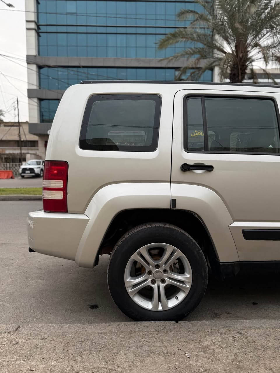 سلام عليكم
جيب لبرتي موديل ٢٠٠٨ محرك ٣٧٠٠ رقم بغداد الدولي الجديد باسمي
هزه و سنوية و رقم كله جديد يعني كبل تحول باسمك
ماشية ١٧٠ الف حقيقي / داخل عسلي 
ونصبتها كلش حلوه السيارة بيها فقط بنيد مصبوغ بدون دواخل بدون تبديل ايرباكات كلها سليمه
تخم تاير / باتري جديد
السياره تمشي وامورها تمام بس انطيك محرك كايم يعني يراد تبديل المكينه فقط
مكان السيارة بغداد
السعر المطلوب 76 ورقة
*********** بغداد, العراق
