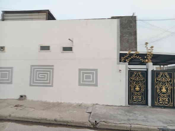 #دار للبيع#--مساحة  220م ركن _نوع عقار رقم
#موقع -- شورجة قرب سوك 
#فرع عريظ 
#فول سيراميك 
#موقع مميز جدا
----------------
#محتويات
غرفتين  نوم- مطبخ-استقبال-صحيات 
............................. 
سعر 62 مليون مجال 
----------------------
للاستفسار اتصال عالرقم
***********
***********
عنوان مكتب سايدين قادسية وبنجاعلي مقابل صيدلية شيخاني♦ مكتب عقارات اسيا
