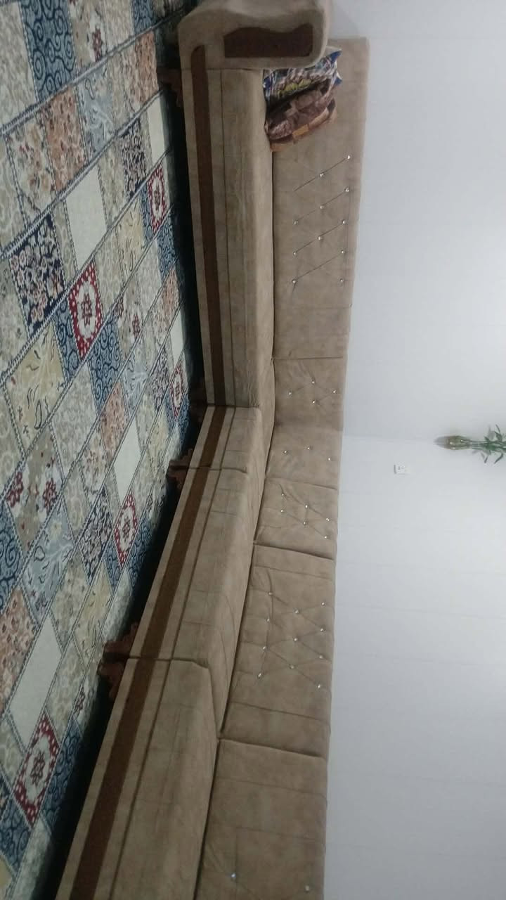 ام تاقمه بو فروشتن
ايلي ١٠نه فه ري ده ست كرد 
ايسفنجي ١٥سانتيمه
شتيكي توكمه و جوانه
١٢٠هه زار دينار 
سليماني
***********
